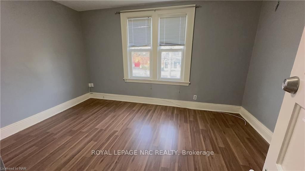 Photo 15 of 4740 Epworth Circle, Niagara Falls, Downtown — HOMEH