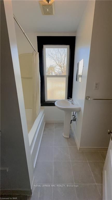 Photo 19 of 4740 Epworth Circle, Niagara Falls, Downtown — HOMEH