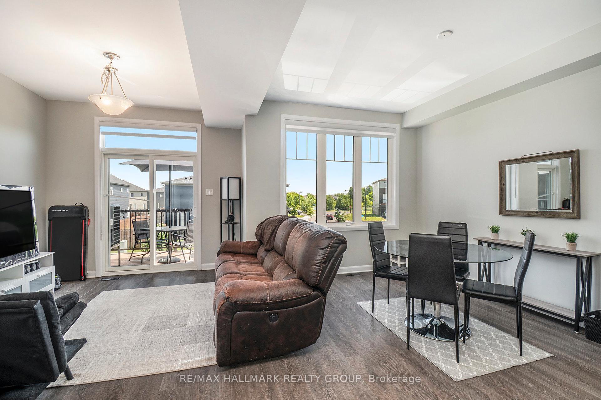 Photo 4 of 328 Shepperton Street, Ottawa, Avalon East — HOMEH
