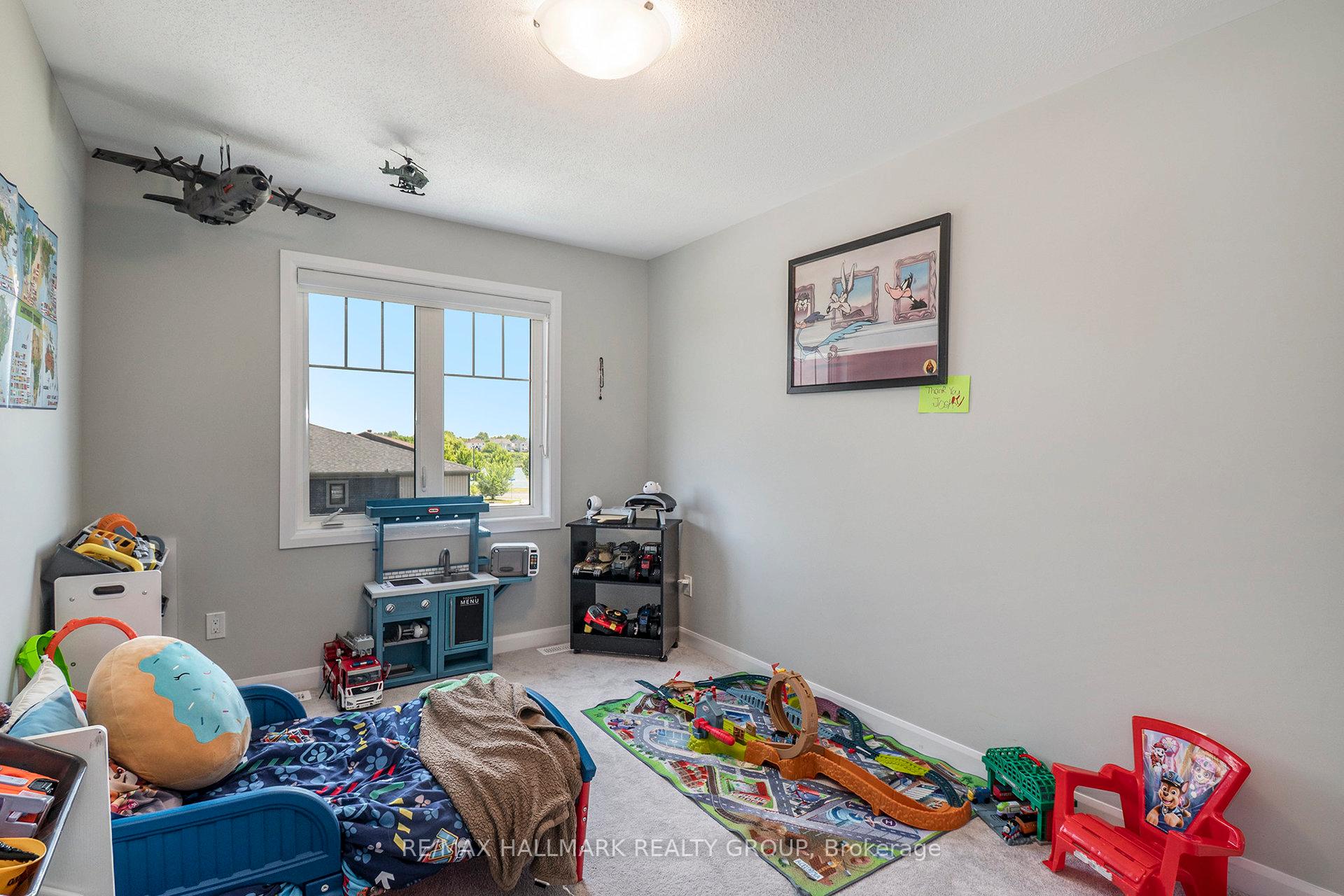 Photo 17 of 328 Shepperton Street, Ottawa, Avalon East — HOMEH