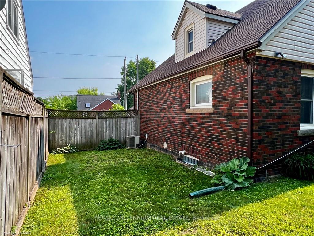 Photo 26 of 6447 Barker Street, Niagara Falls, Dorchester — HOMEH