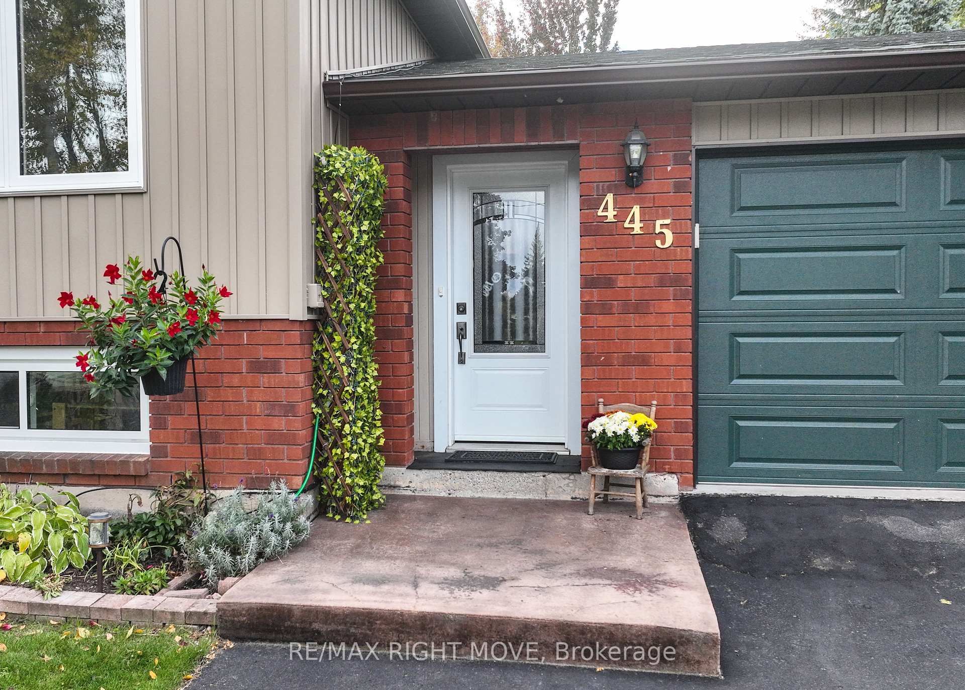 Photo 2 of 445 Mooney Crescent, Orillia — HOMEH
