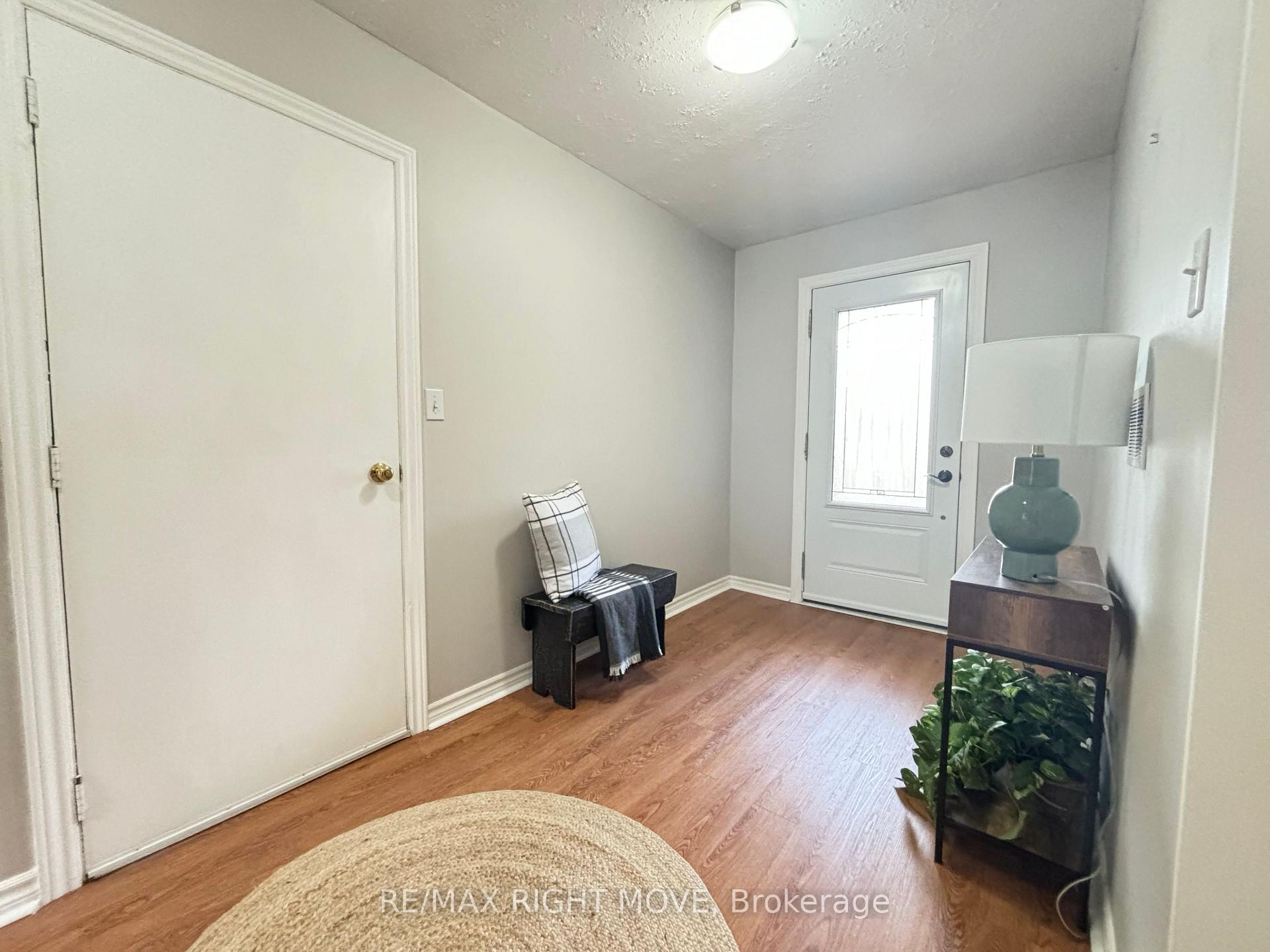 Photo 4 of 445 Mooney Crescent, Orillia — HOMEH