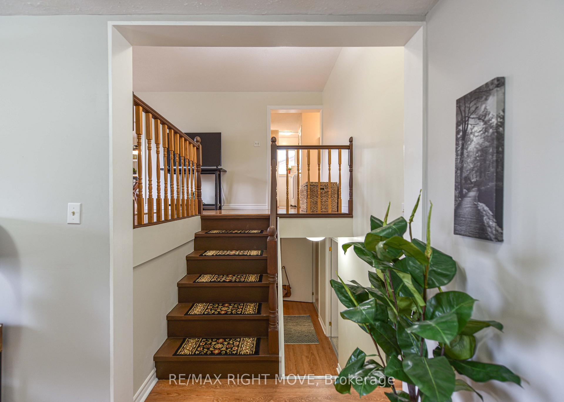 Photo 5 of 445 Mooney Crescent, Orillia — HOMEH