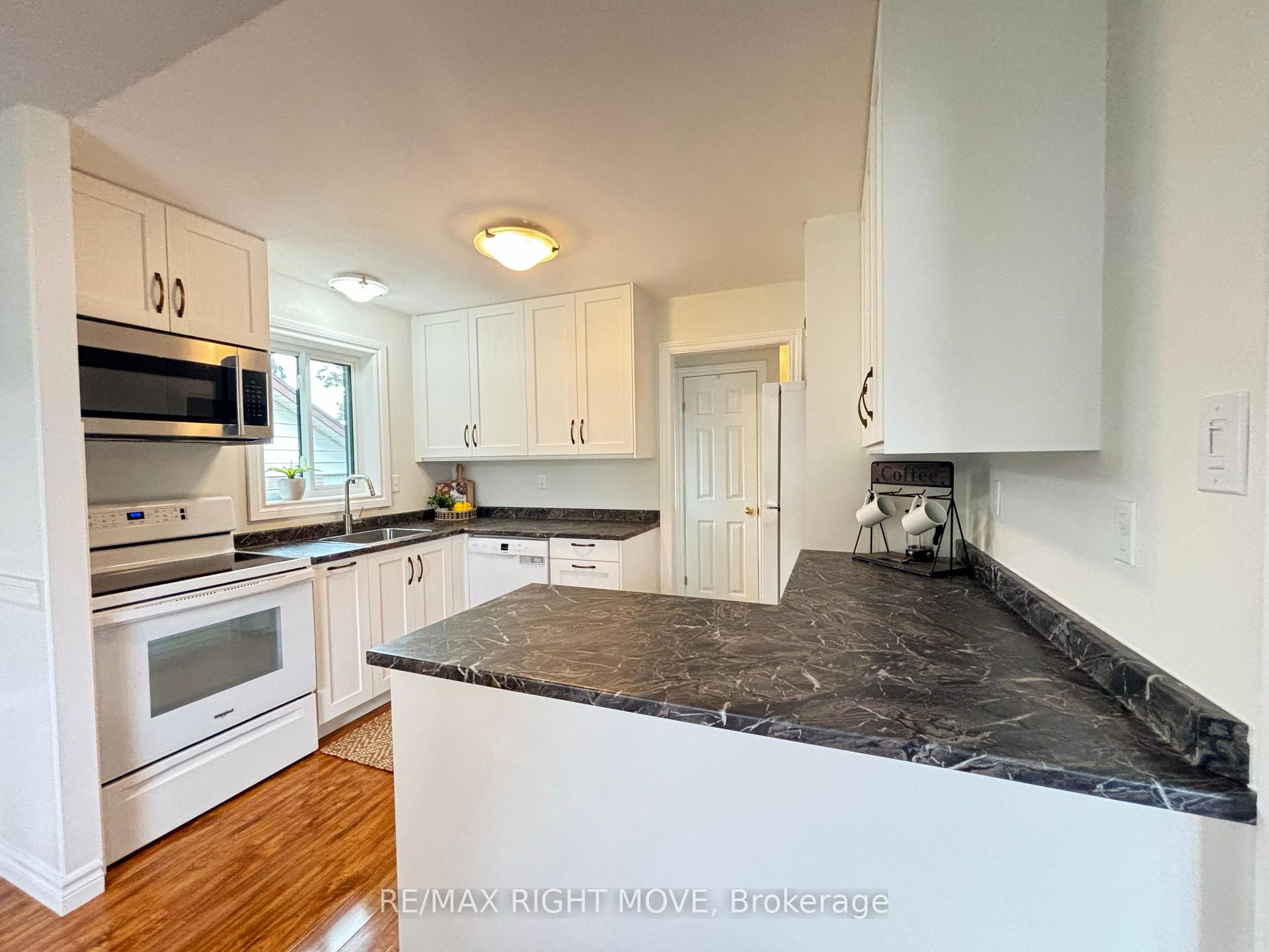 Photo 10 of 445 Mooney Crescent, Orillia — HOMEH