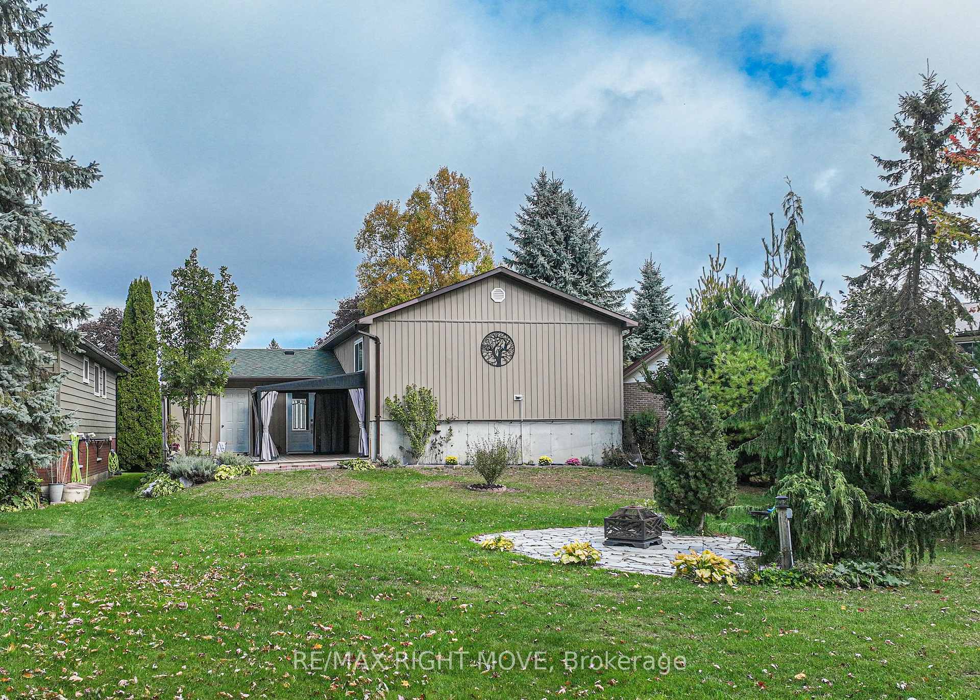 Photo 24 of 445 Mooney Crescent, Orillia — HOMEH