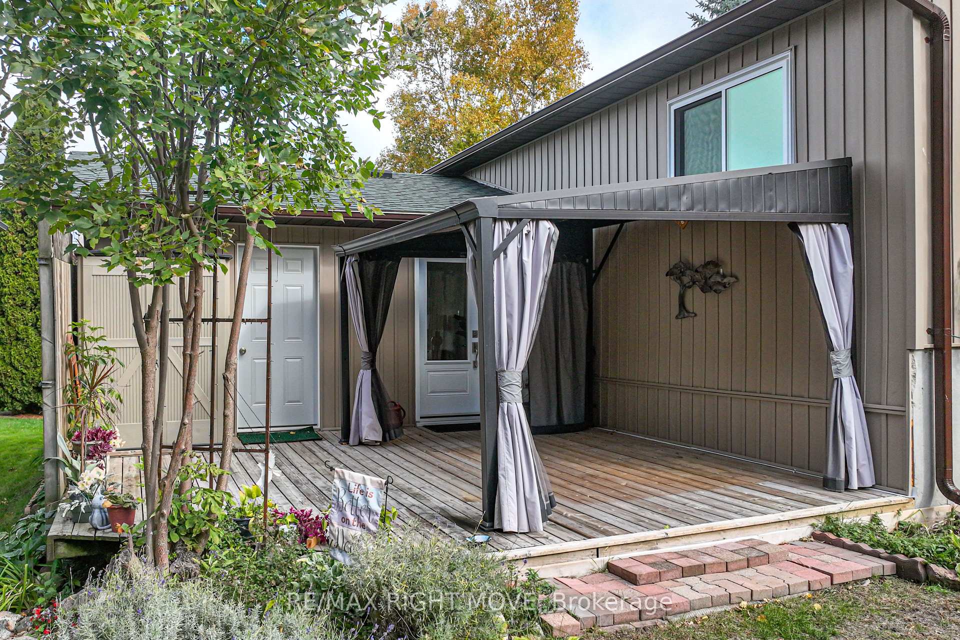 Photo 25 of 445 Mooney Crescent, Orillia — HOMEH