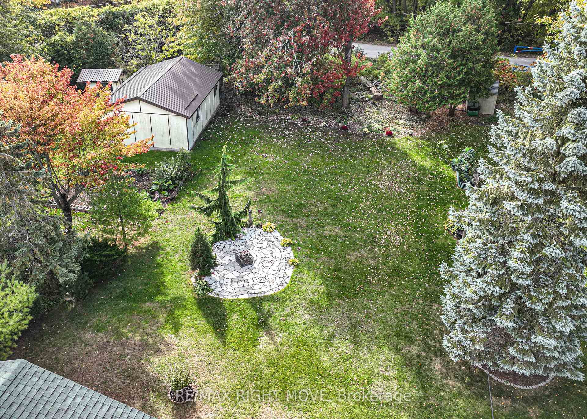 Photo 29 of 445 Mooney Crescent, Orillia — HOMEH
