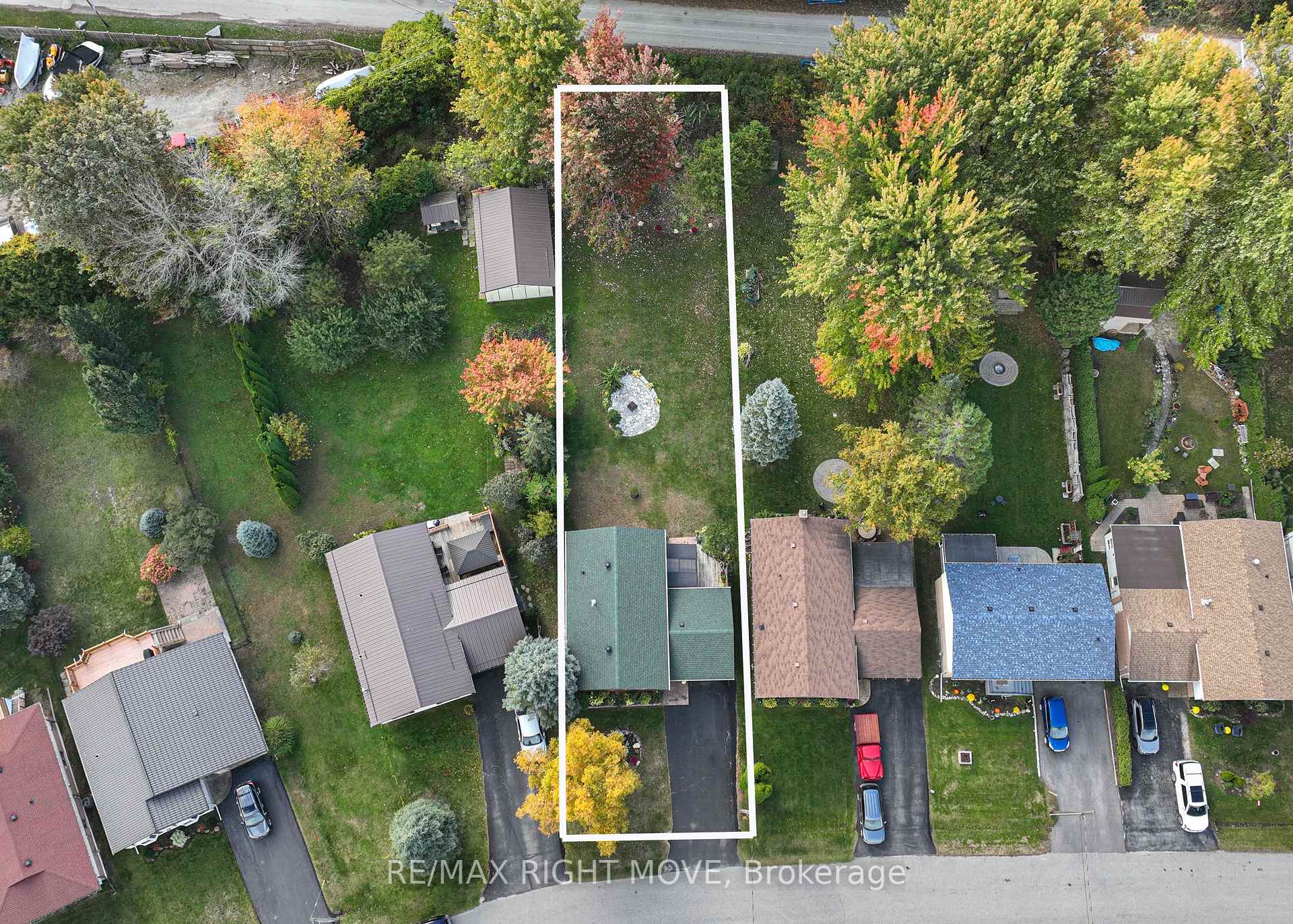 Photo 30 of 445 Mooney Crescent, Orillia — HOMEH