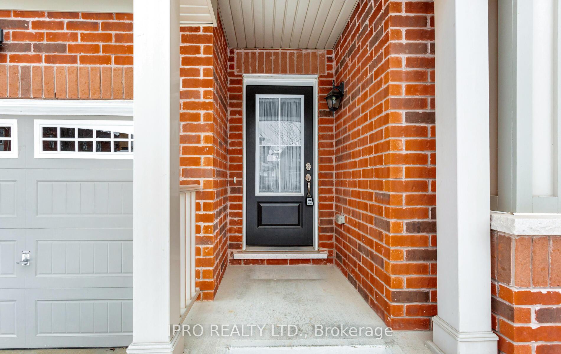 Photo 2 of 261 Gleave ( Upper Level) Terrace, Milton, Harrison — HOMEH