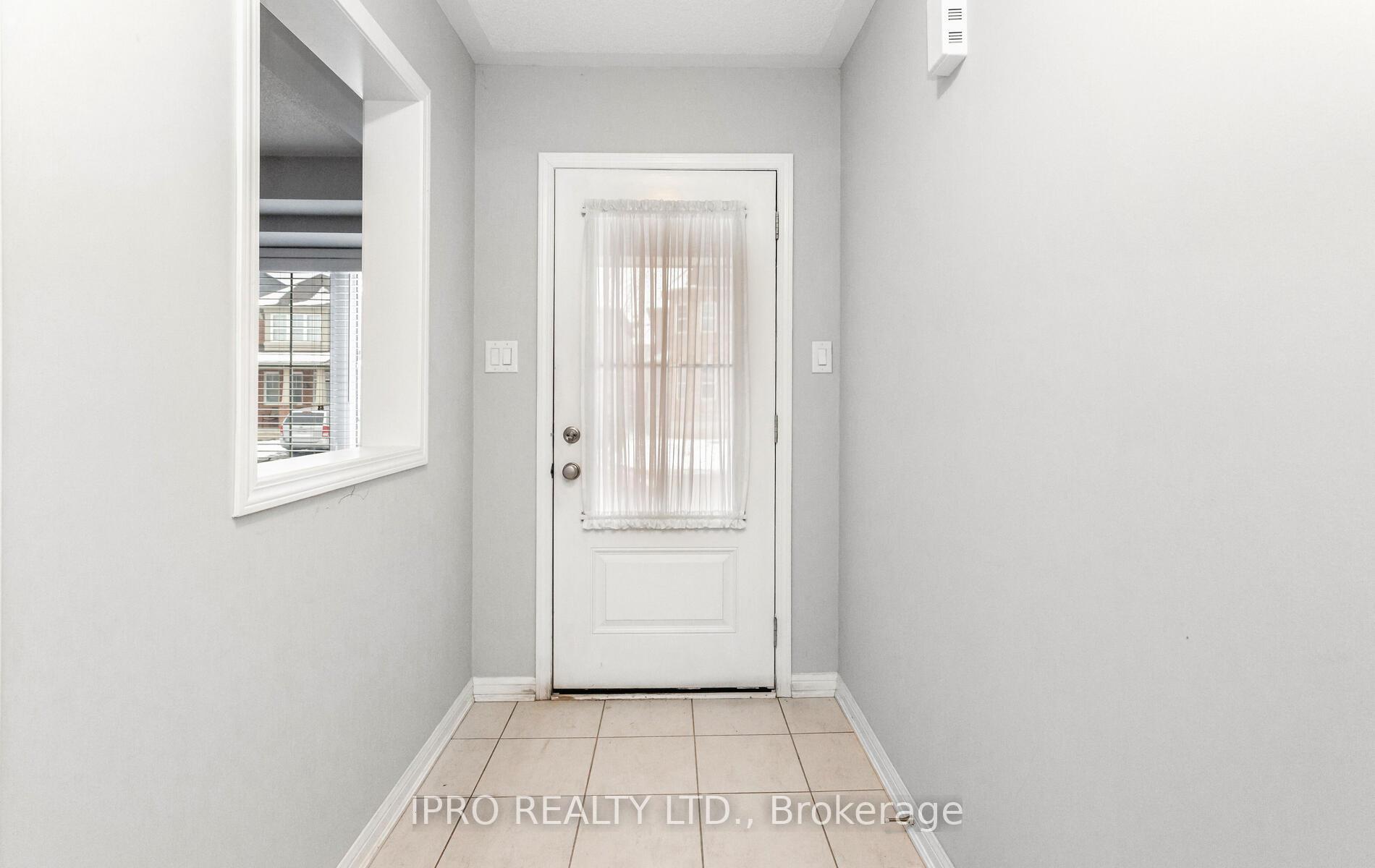 Photo 3 of 261 Gleave ( Upper Level) Terrace, Milton, Harrison — HOMEH
