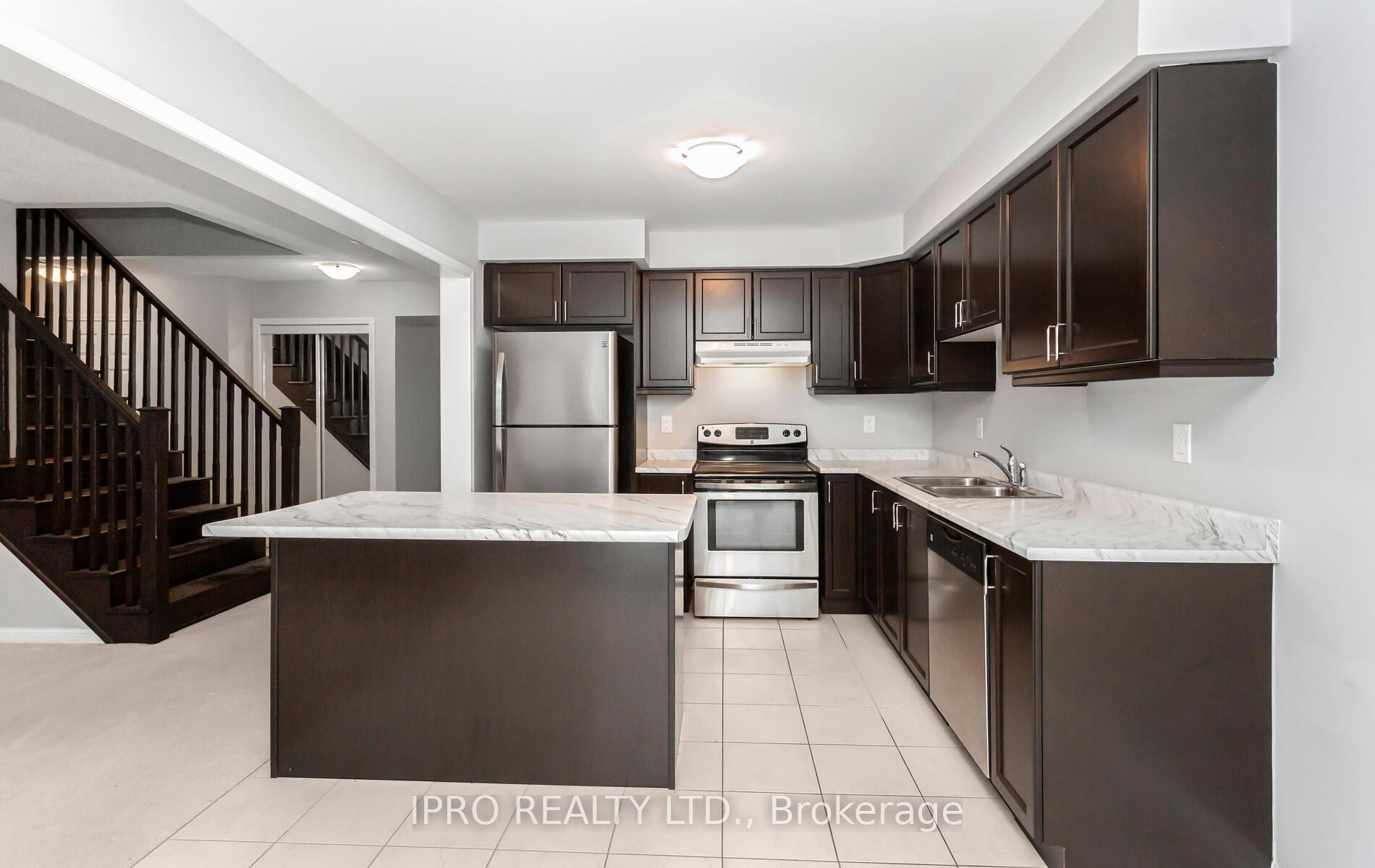 Photo 16 of 261 Gleave ( Upper Level) Terrace, Milton, Harrison — HOMEH