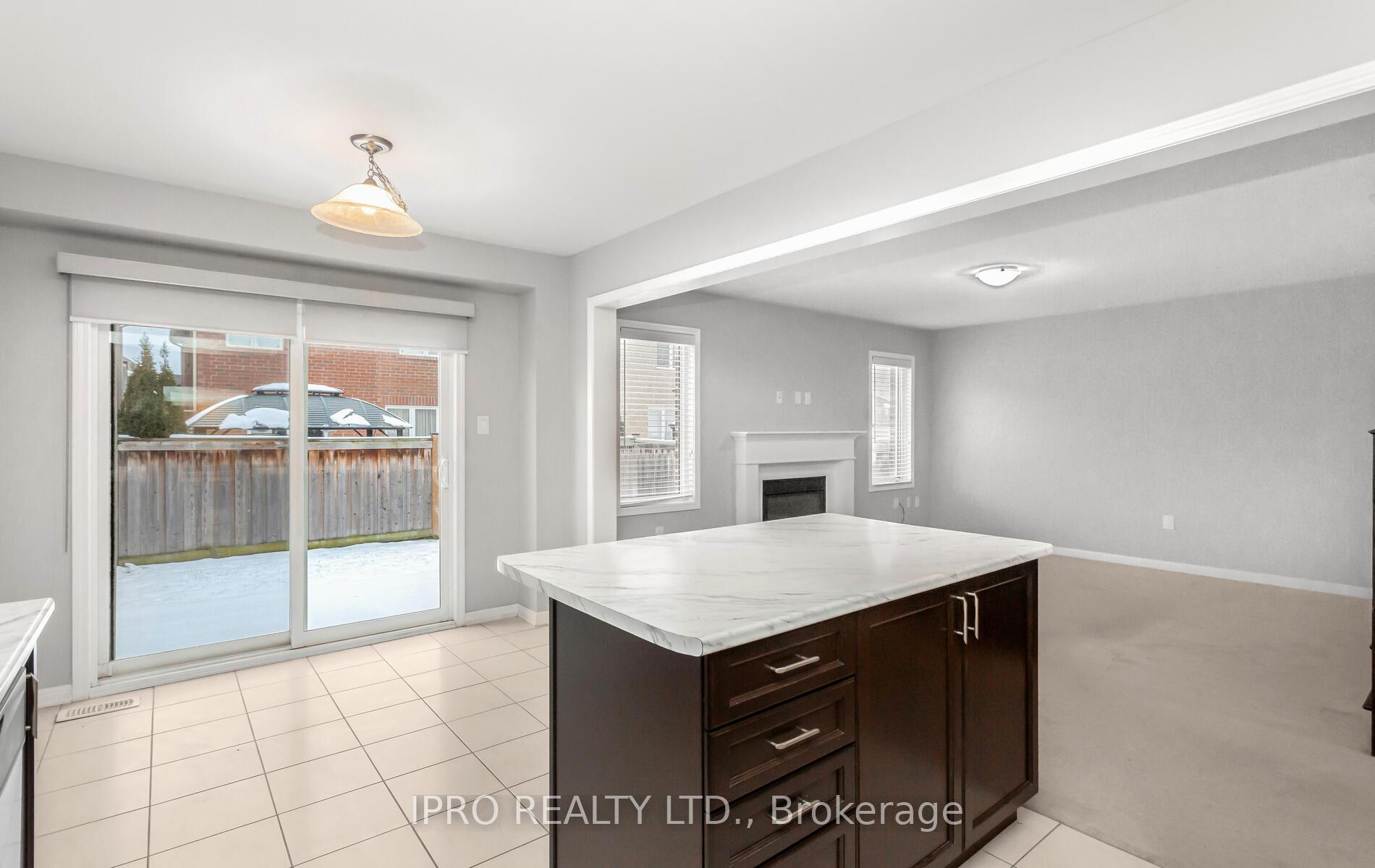 Photo 17 of 261 Gleave ( Upper Level) Terrace, Milton, Harrison — HOMEH