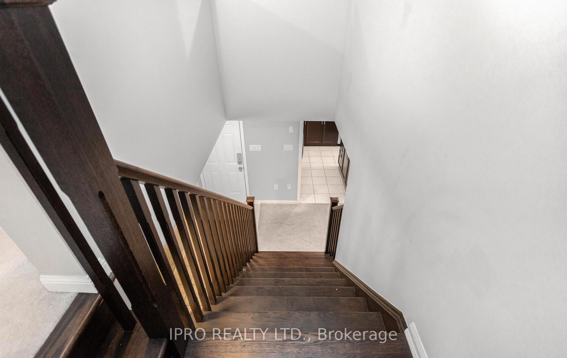 Photo 19 of 261 Gleave ( Upper Level) Terrace, Milton, Harrison — HOMEH
