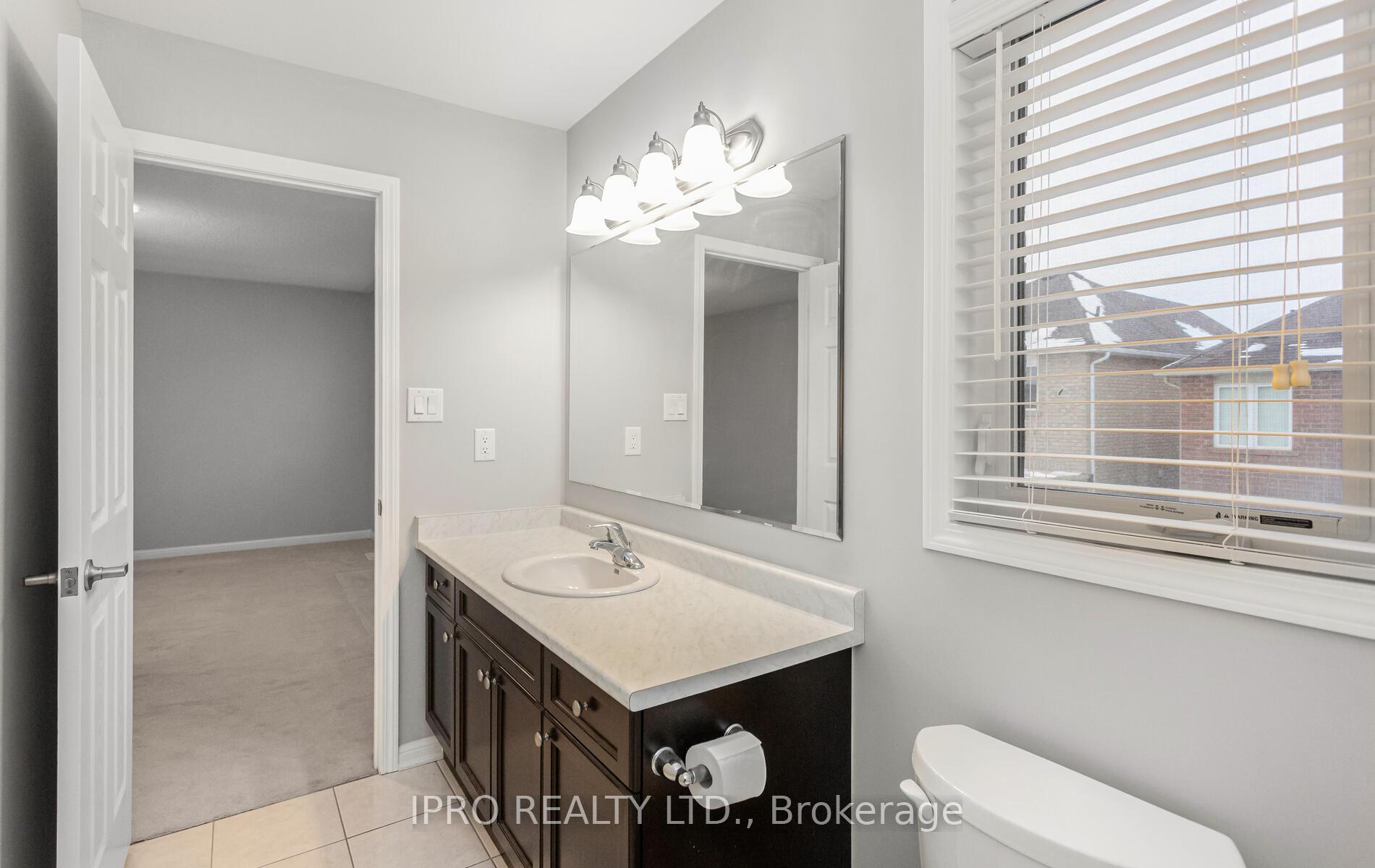 Photo 26 of 261 Gleave ( Upper Level) Terrace, Milton, Harrison — HOMEH