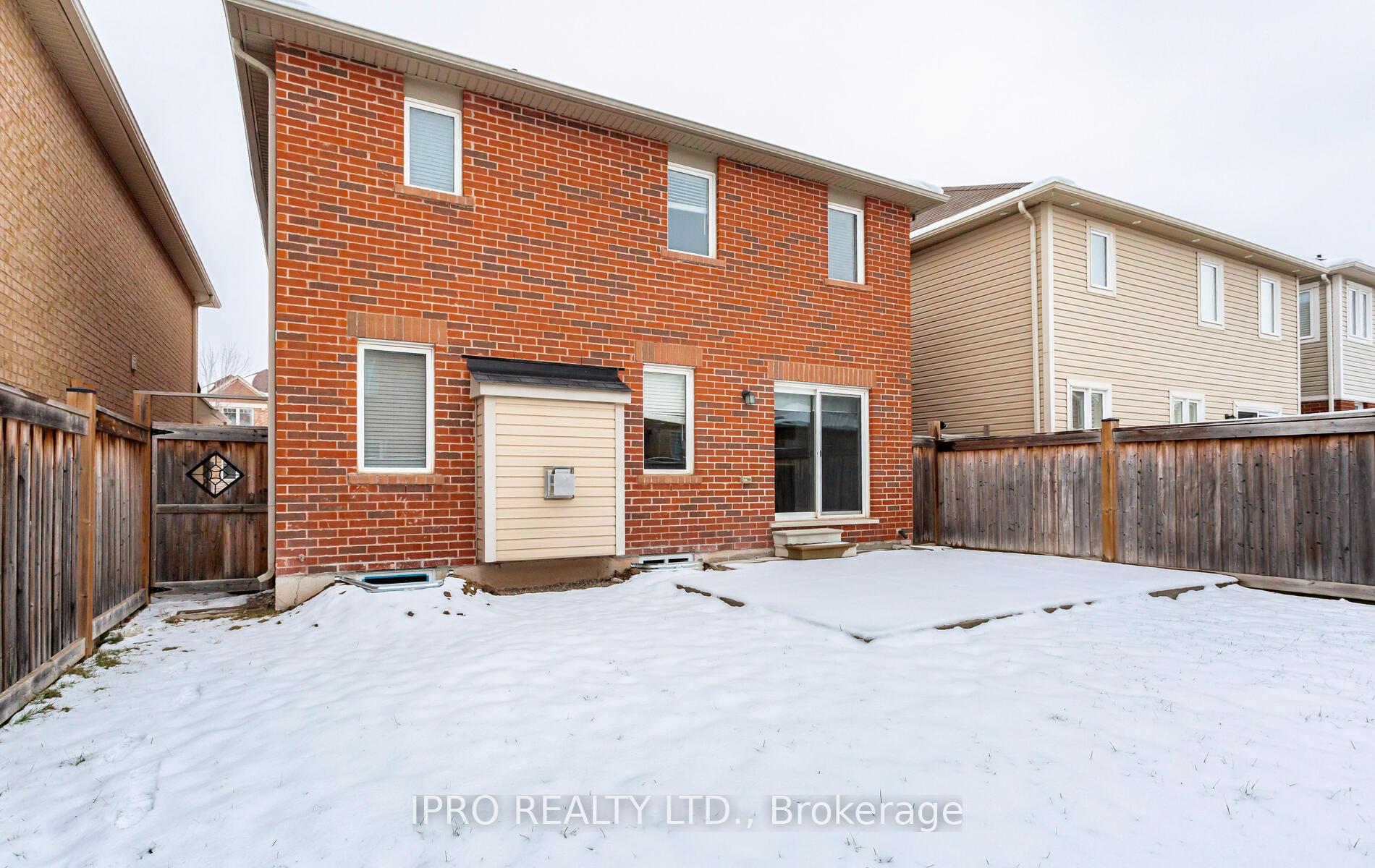 Photo 43 of 261 Gleave ( Upper Level) Terrace, Milton, Harrison — HOMEH