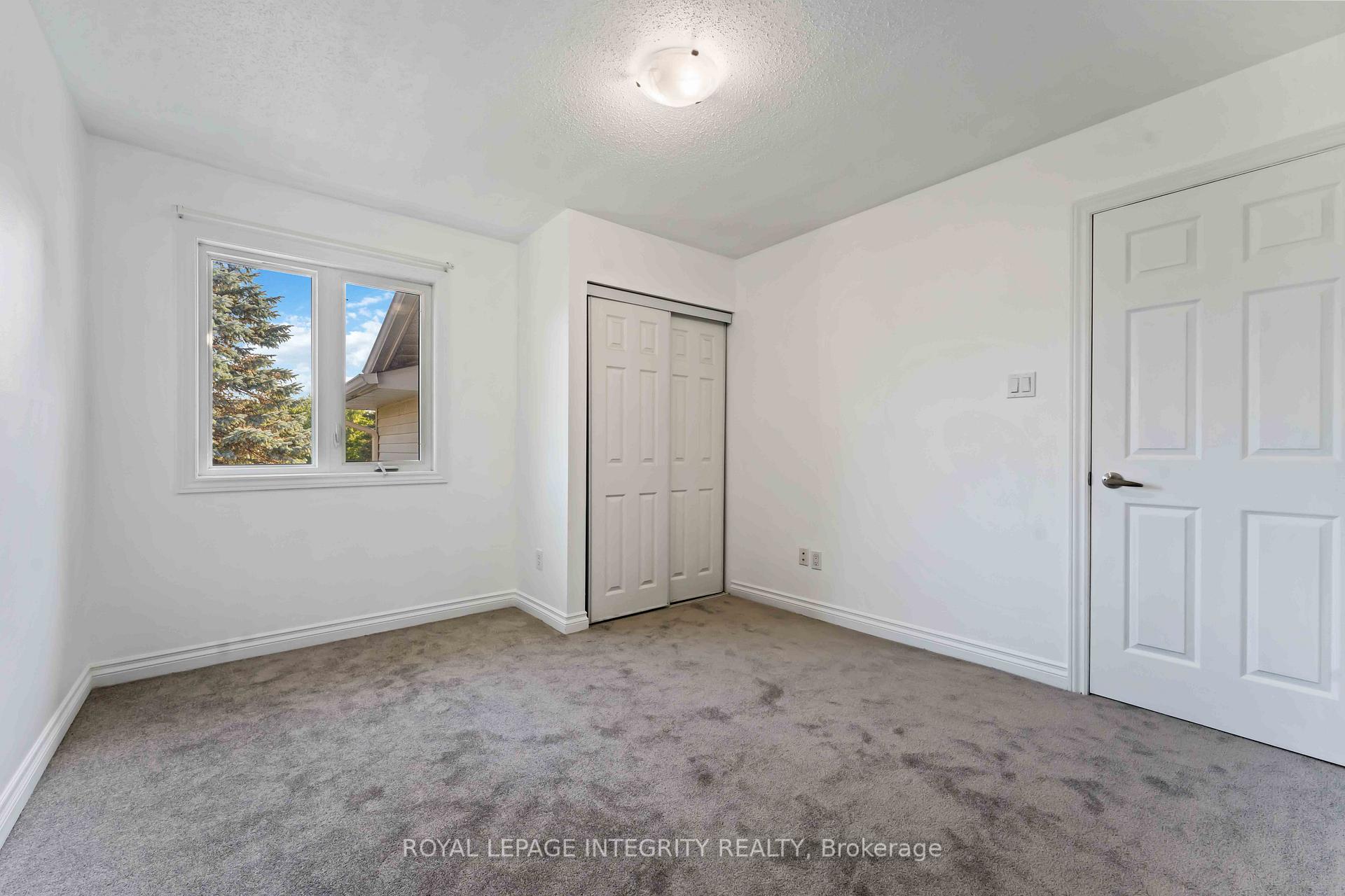 Photo 2 of 2044 Wildflower Drive, Ottawa, Queenswood Heights South — HOMEH