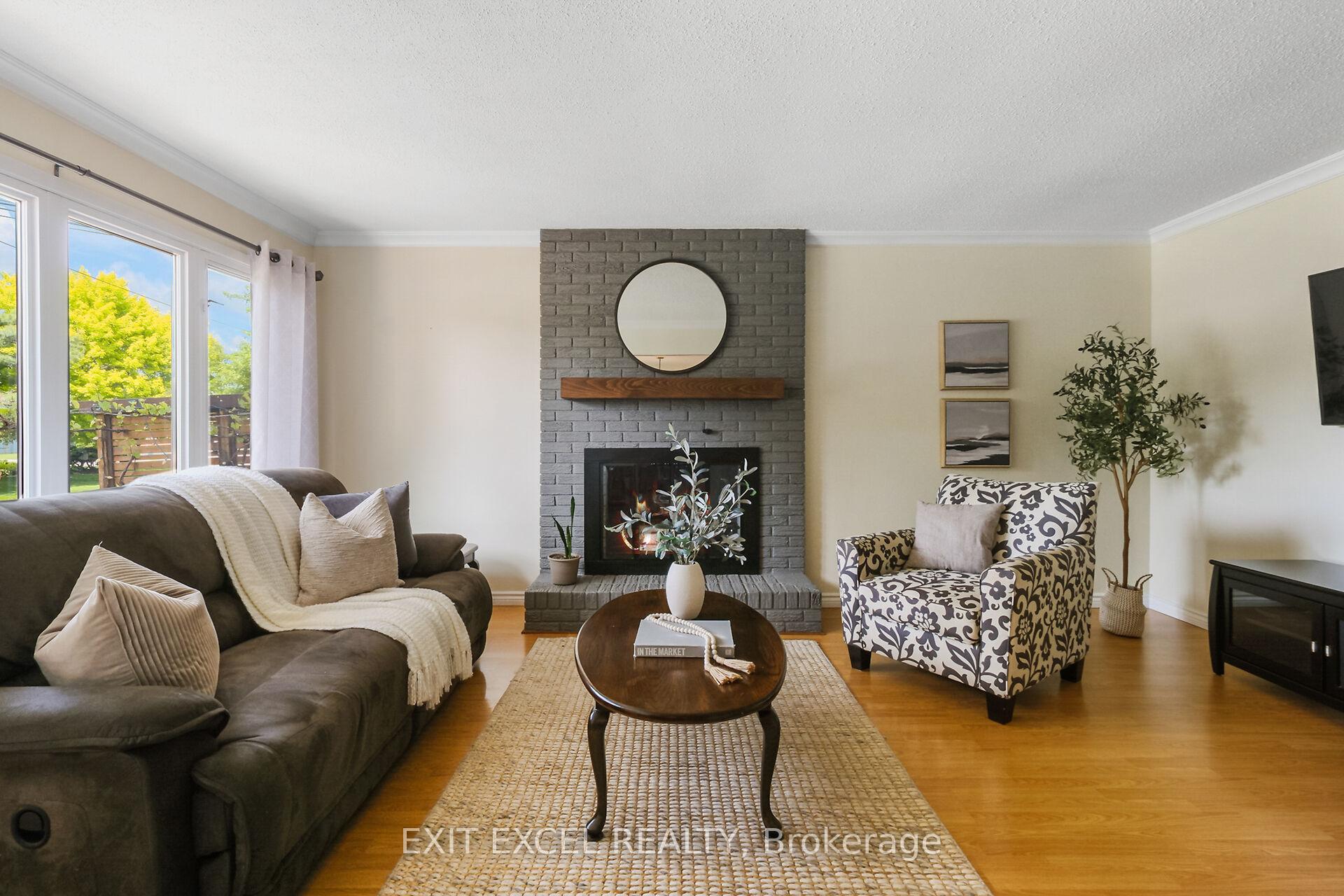 Photo 4 of 396 Roxdale Avenue, Ottawa, Bilberry Creek/Queenswood Heights — HOMEH
