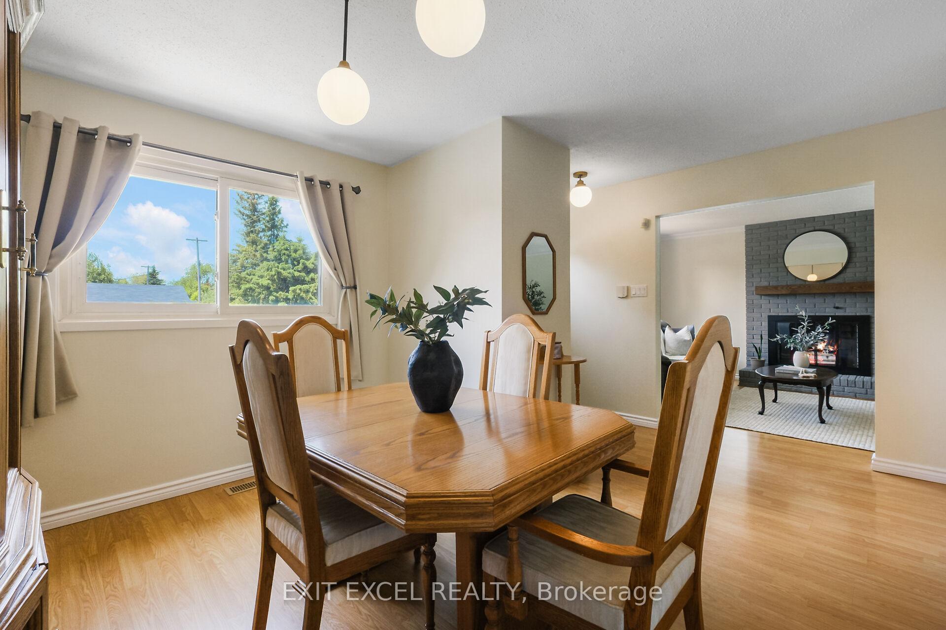 Photo 7 of 396 Roxdale Avenue, Ottawa, Bilberry Creek/Queenswood Heights — HOMEH