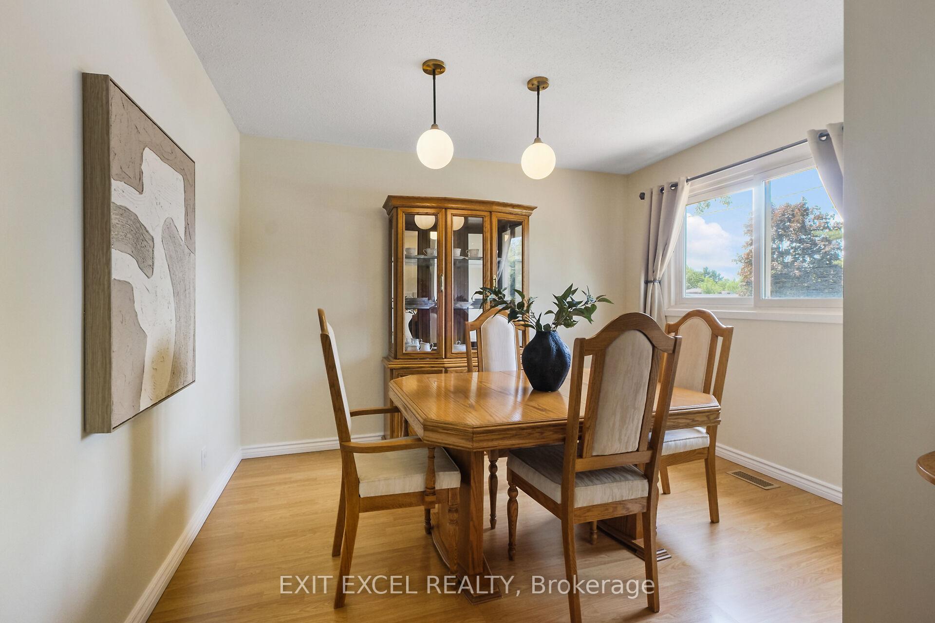 Photo 8 of 396 Roxdale Avenue, Ottawa, Bilberry Creek/Queenswood Heights — HOMEH