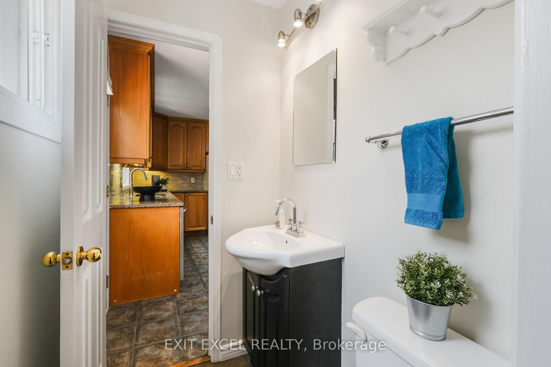 Photo 12 of 396 Roxdale Avenue, Ottawa, Bilberry Creek/Queenswood Heights — HOMEH