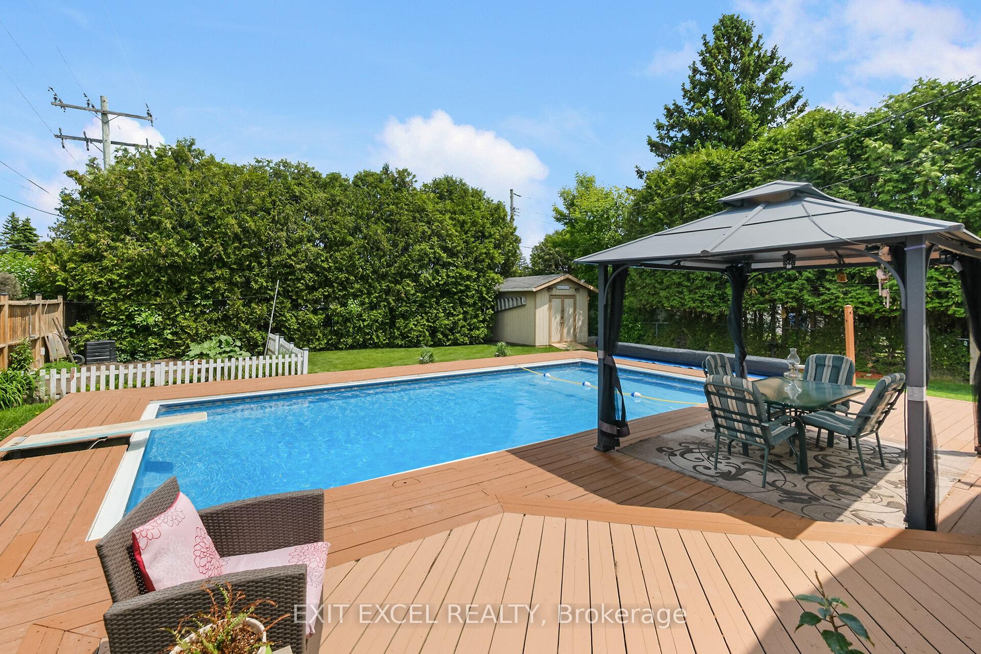Photo 32 of 396 Roxdale Avenue, Ottawa, Bilberry Creek/Queenswood Heights — HOMEH