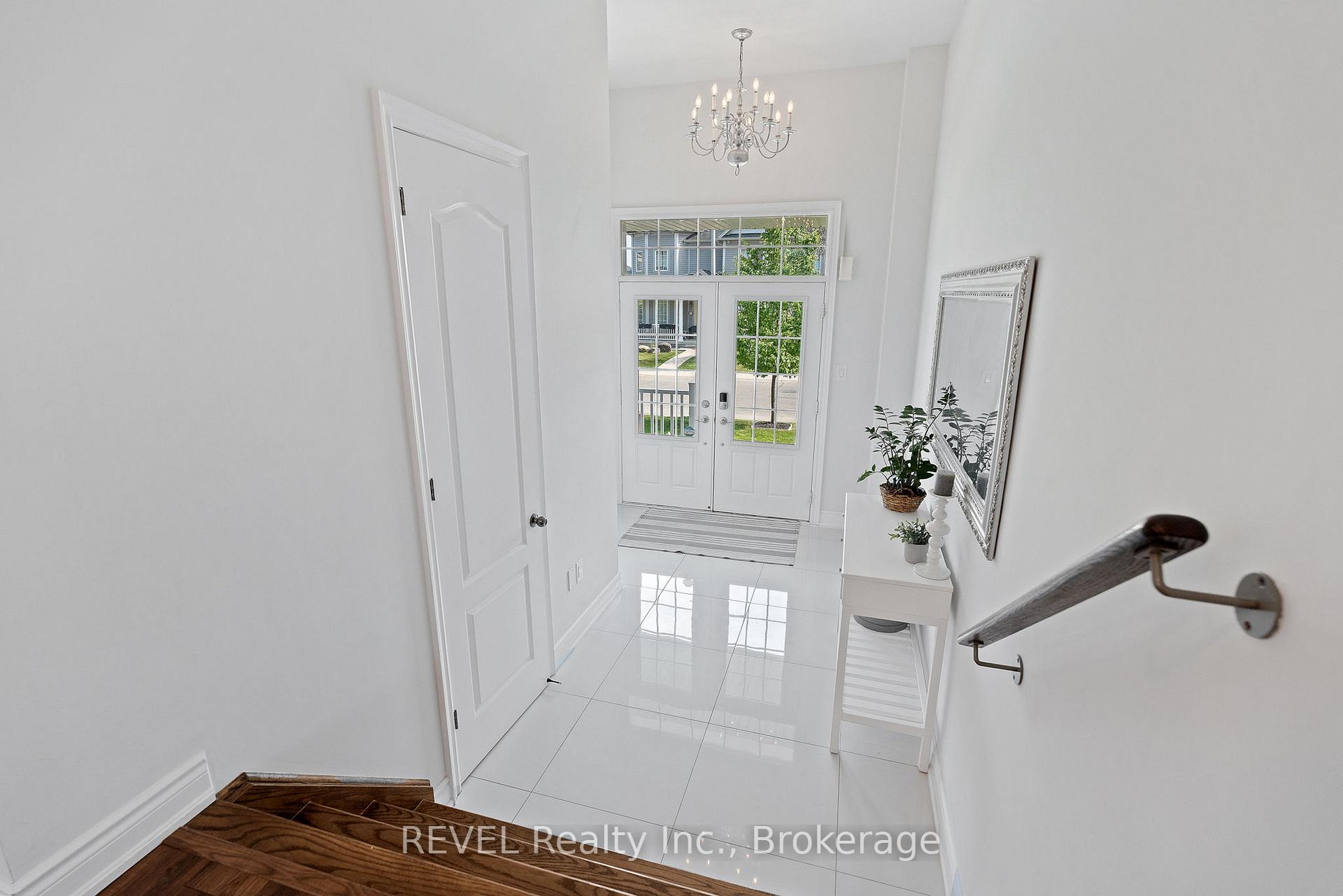 Photo 5 of 8531 Dogwood Crescent, Niagara Falls, Brown — HOMEH