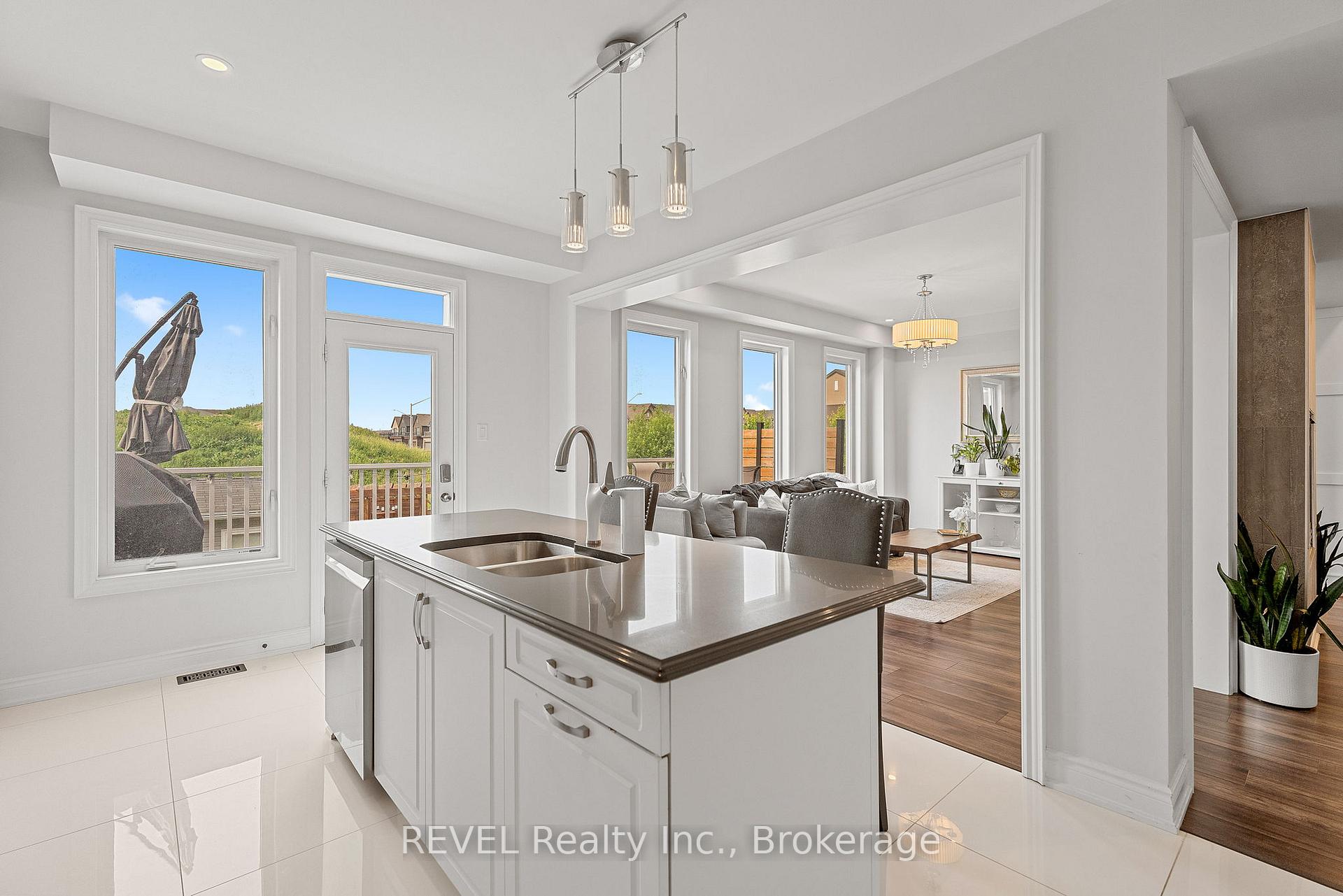 Photo 17 of 8531 Dogwood Crescent, Niagara Falls, Brown — HOMEH
