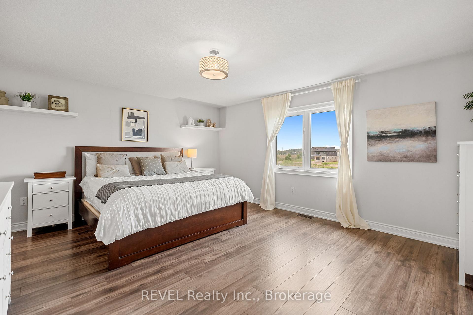 Photo 26 of 8531 Dogwood Crescent, Niagara Falls, Brown — HOMEH