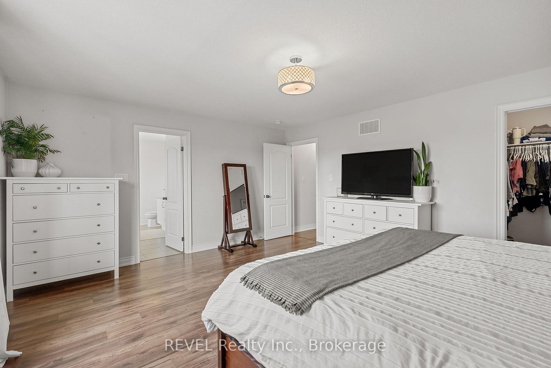 Photo 27 of 8531 Dogwood Crescent, Niagara Falls, Brown — HOMEH