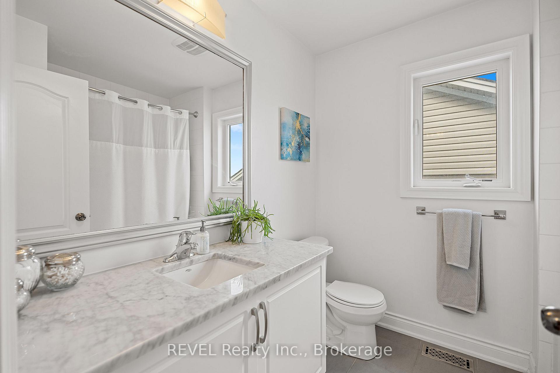 Photo 32 of 8531 Dogwood Crescent, Niagara Falls, Brown — HOMEH