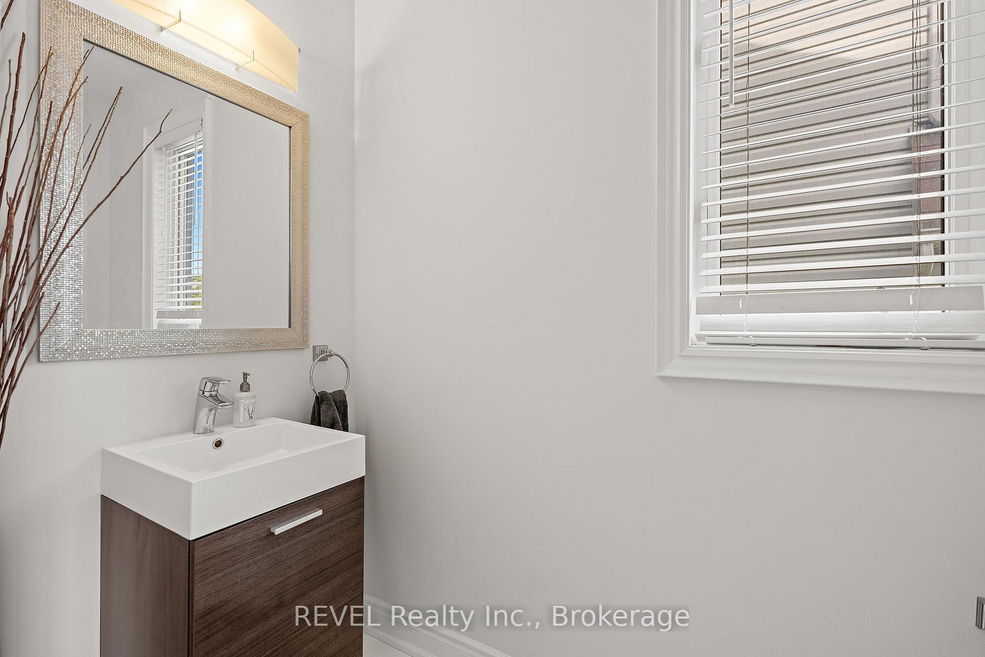 Photo 33 of 8531 Dogwood Crescent, Niagara Falls, Brown — HOMEH
