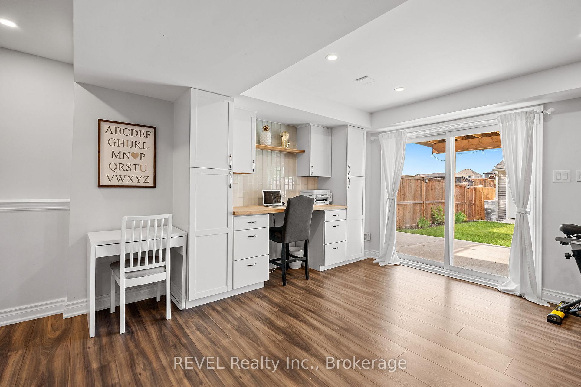 Photo 34 of 8531 Dogwood Crescent, Niagara Falls, Brown — HOMEH