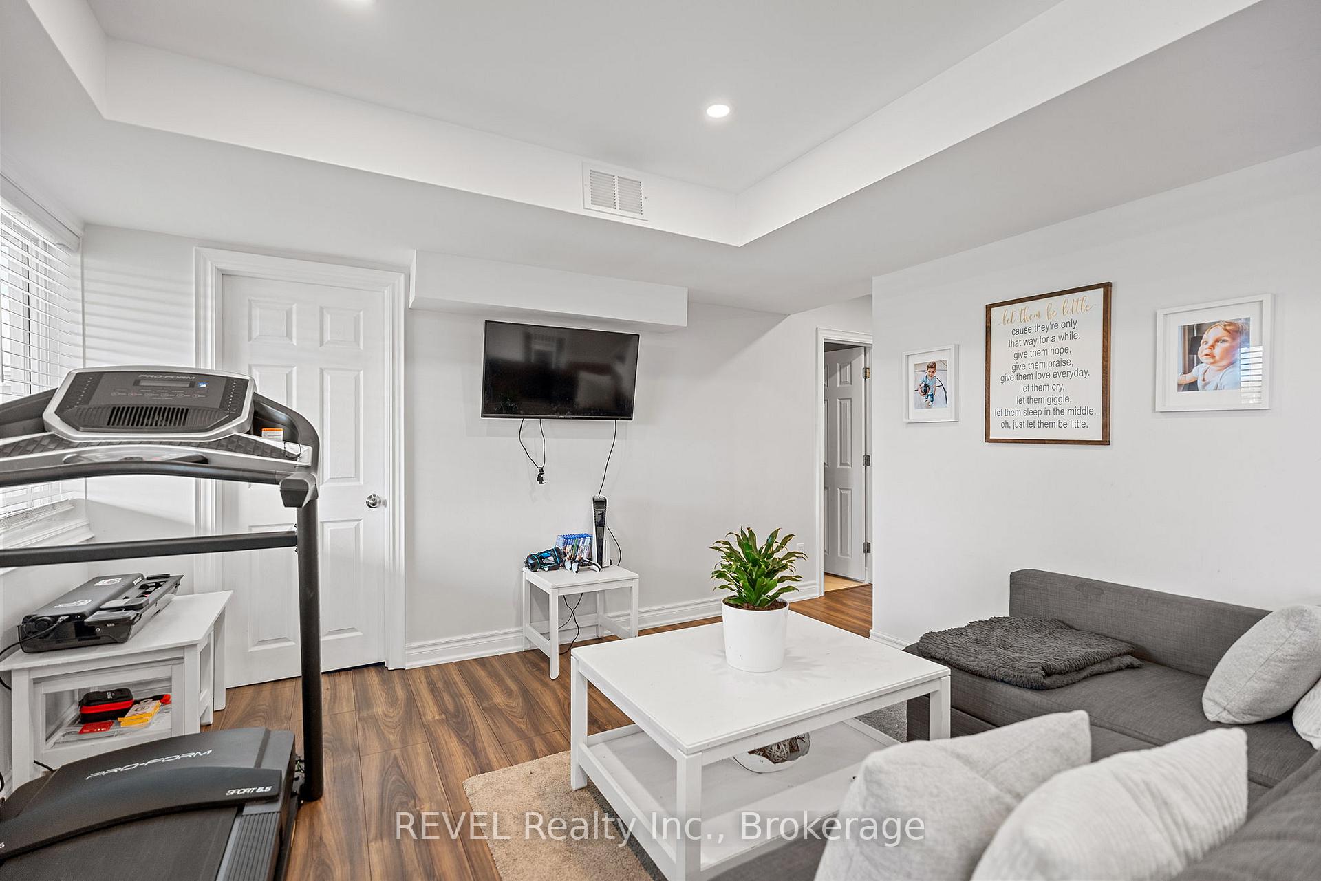 Photo 36 of 8531 Dogwood Crescent, Niagara Falls, Brown — HOMEH