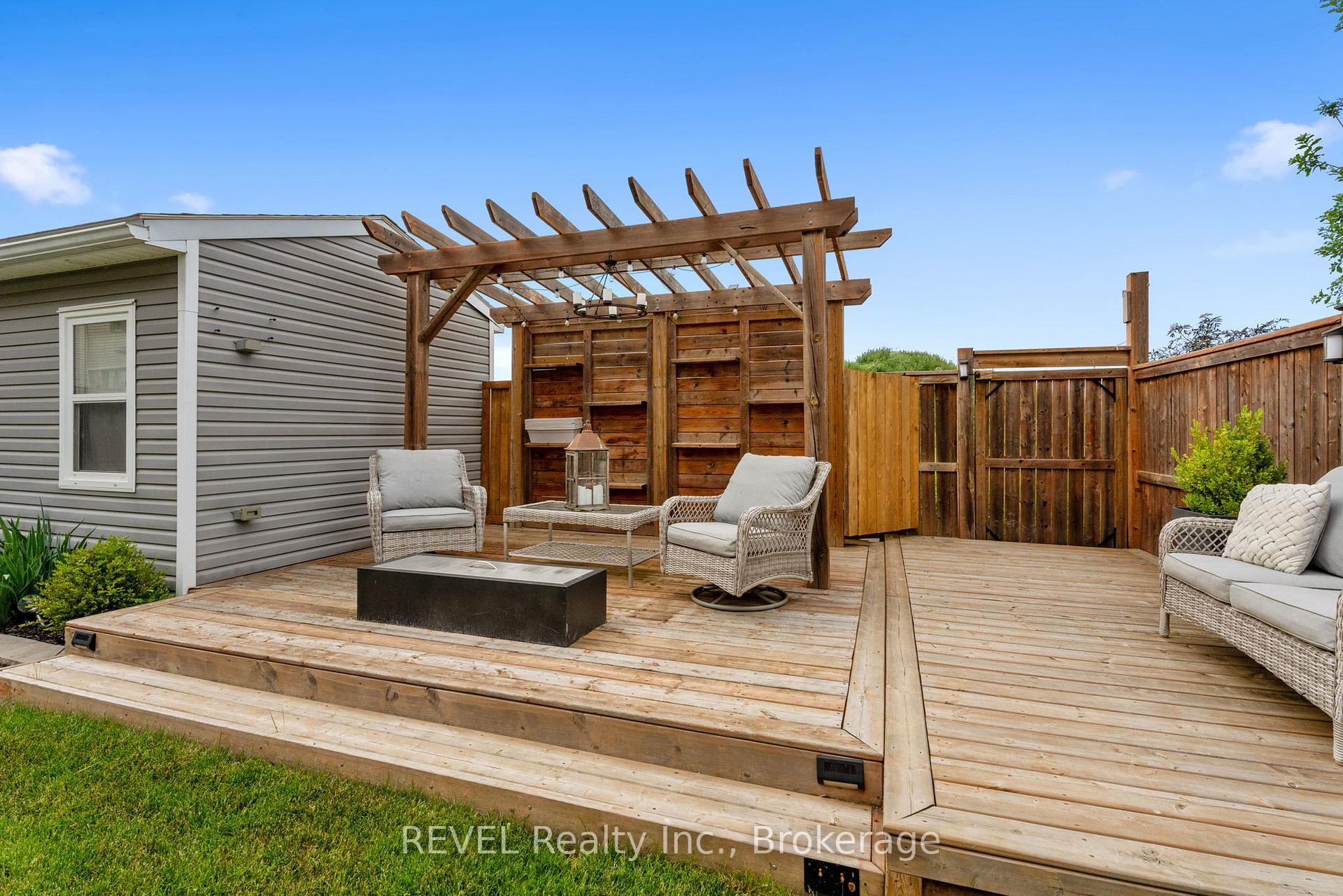 Photo 45 of 8531 Dogwood Crescent, Niagara Falls, Brown — HOMEH