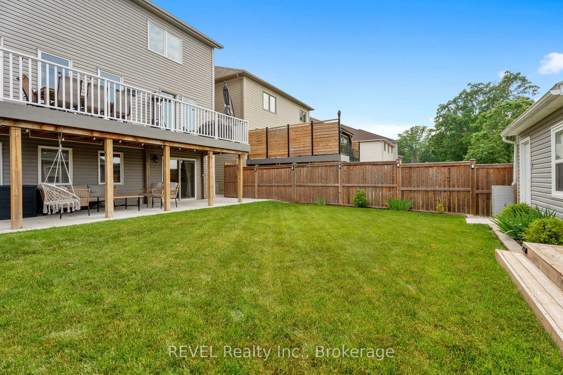 Photo 47 of 8531 Dogwood Crescent, Niagara Falls, Brown — HOMEH