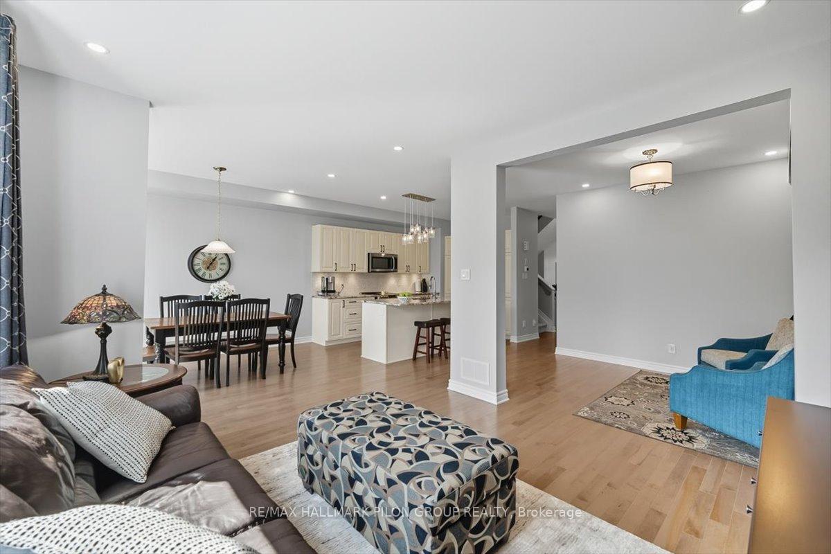 Photo 10 of 690 Decoeur Drive, Ottawa, Avalon West — HOMEH