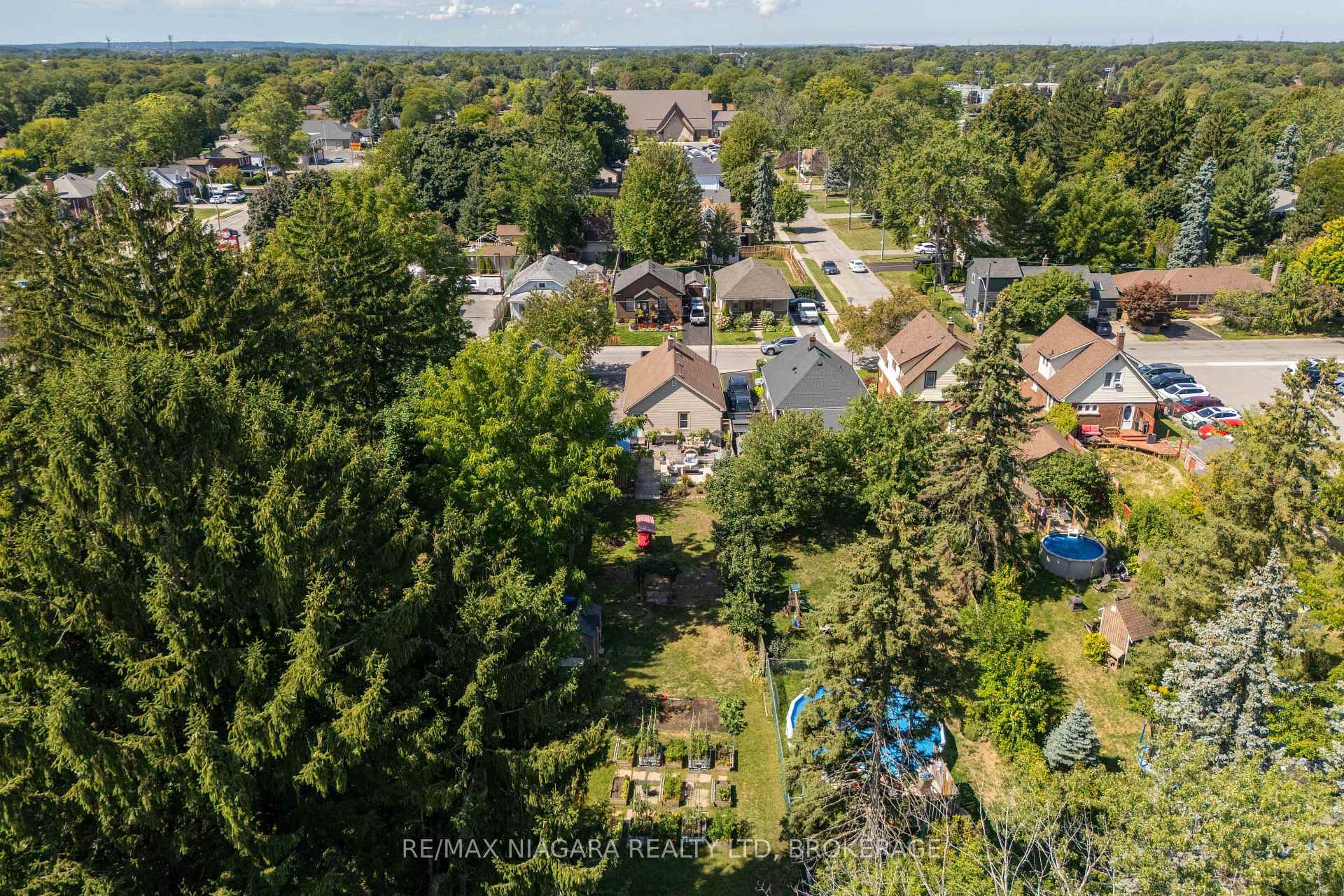 Photo 5 of 3956 St James Avenue, Niagara Falls, Stamford — HOMEH