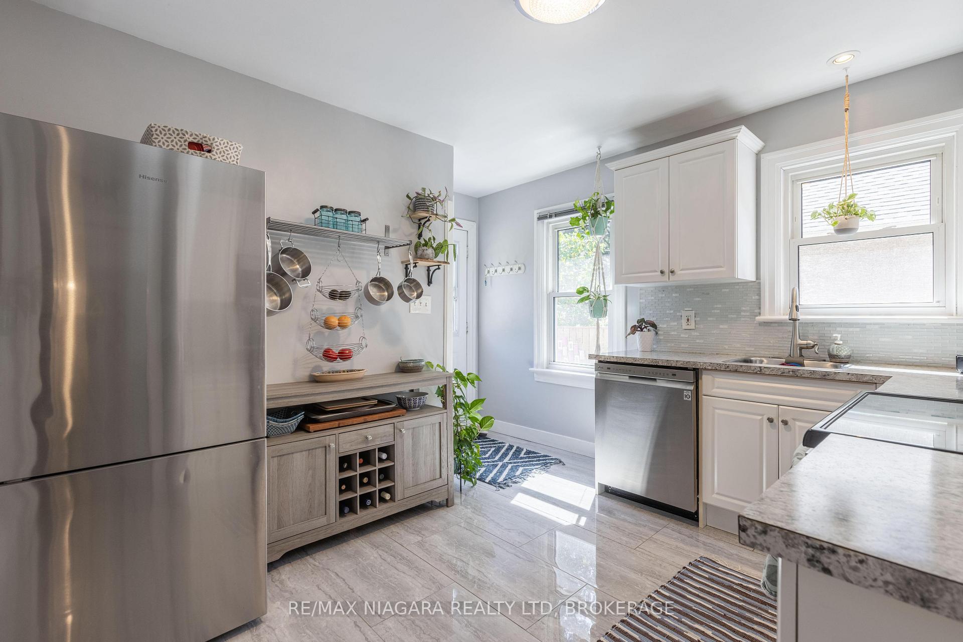 Photo 11 of 3956 St James Avenue, Niagara Falls, Stamford — HOMEH