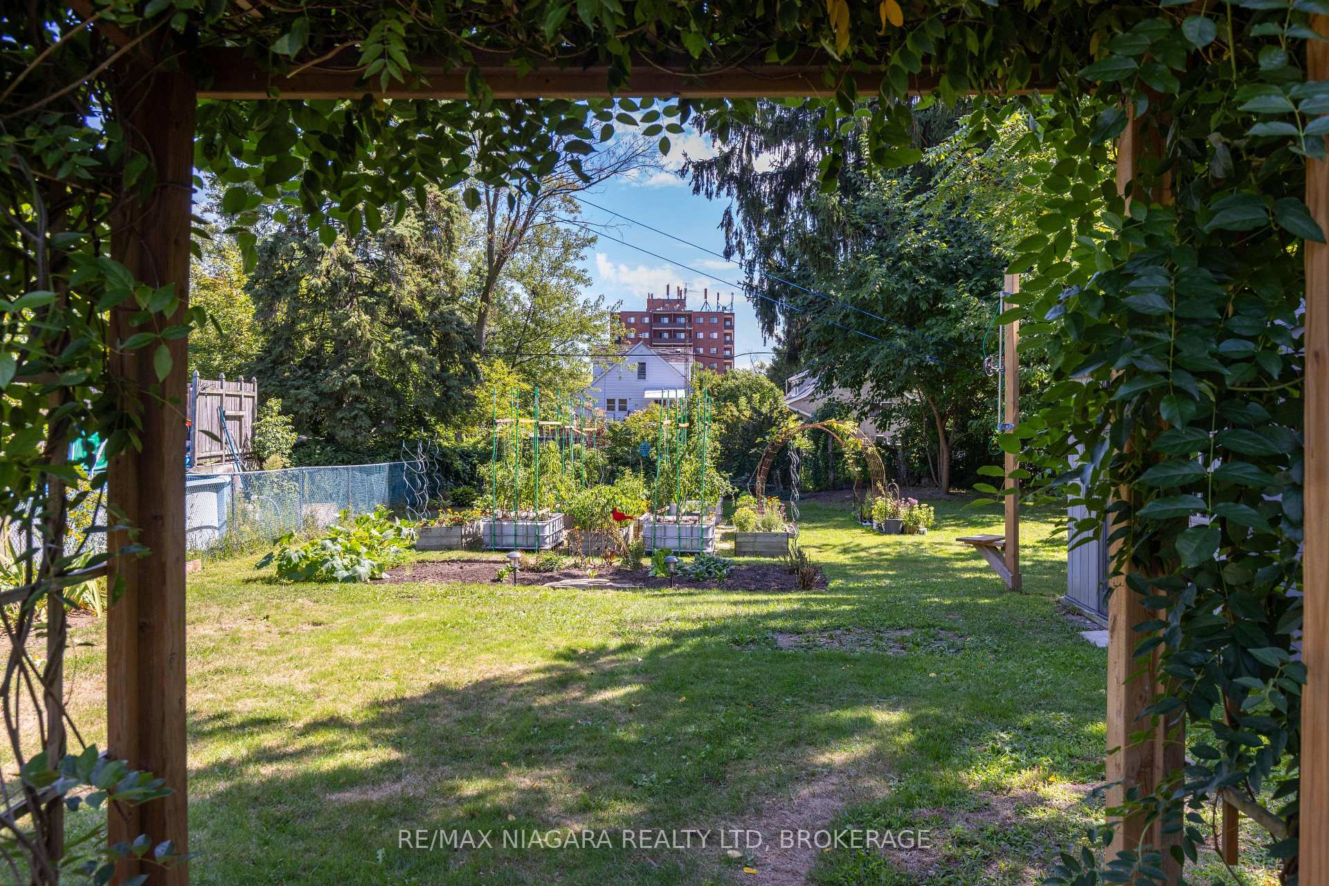 Photo 20 of 3956 St James Avenue, Niagara Falls, Stamford — HOMEH