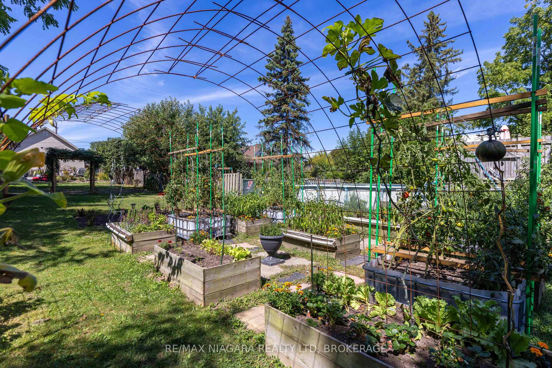 Photo 21 of 3956 St James Avenue, Niagara Falls, Stamford — HOMEH