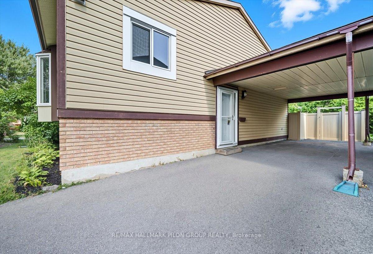 Photo 2 of 1577 Prestwick Drive, Ottawa, Bilberry Creek/Queenswood Heights — HOMEH