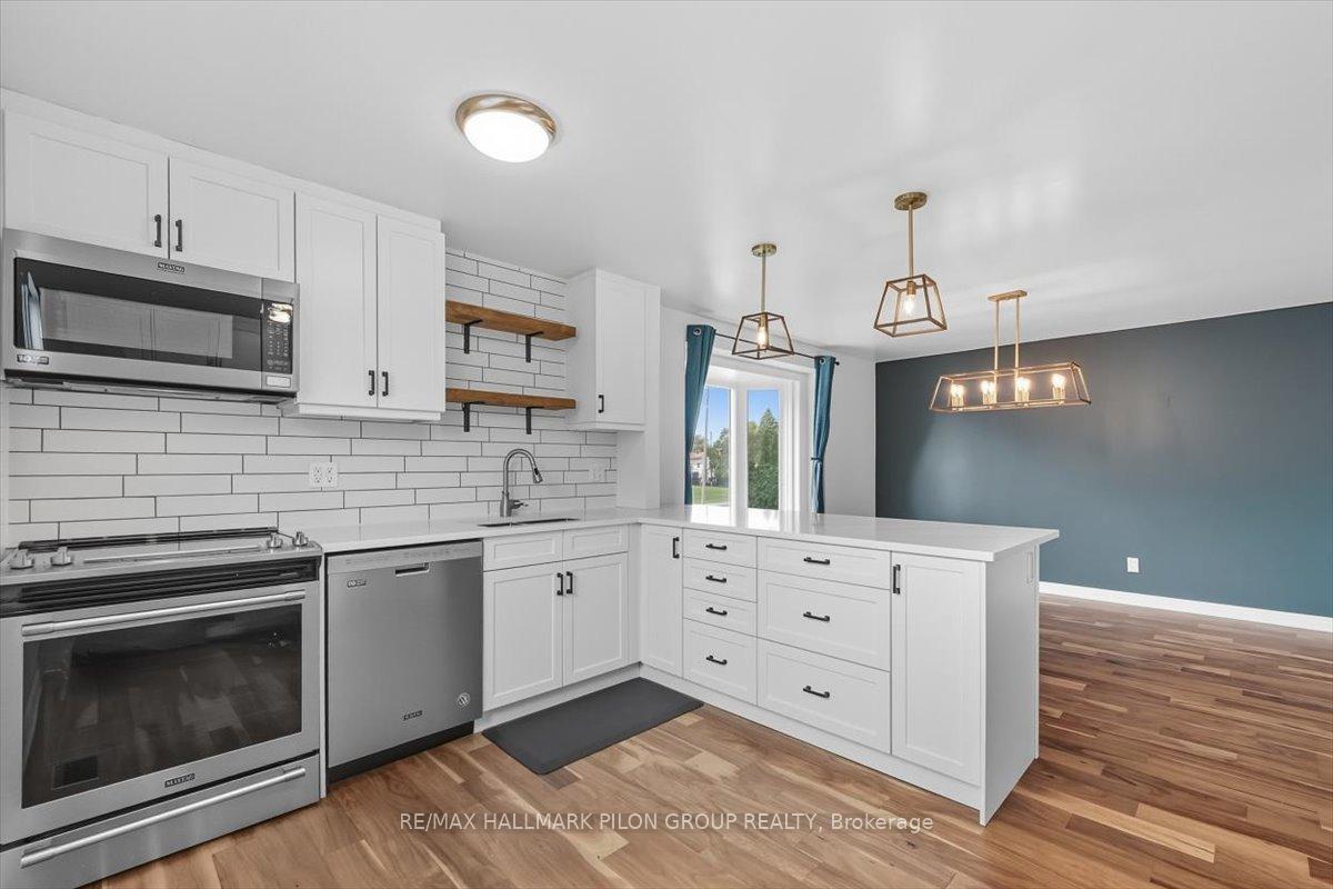 Photo 3 of 1577 Prestwick Drive, Ottawa, Bilberry Creek/Queenswood Heights — HOMEH