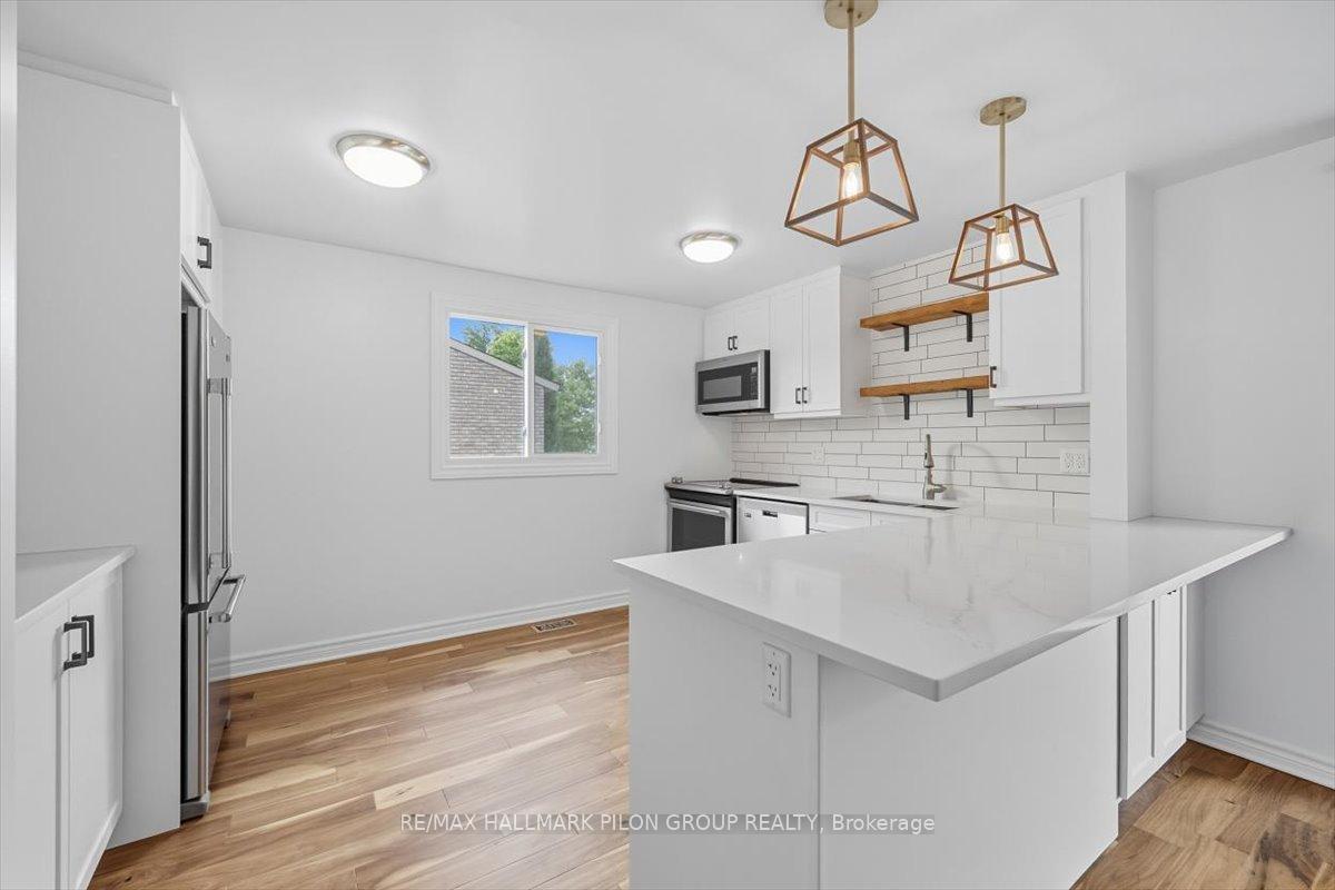 Photo 5 of 1577 Prestwick Drive, Ottawa, Bilberry Creek/Queenswood Heights — HOMEH
