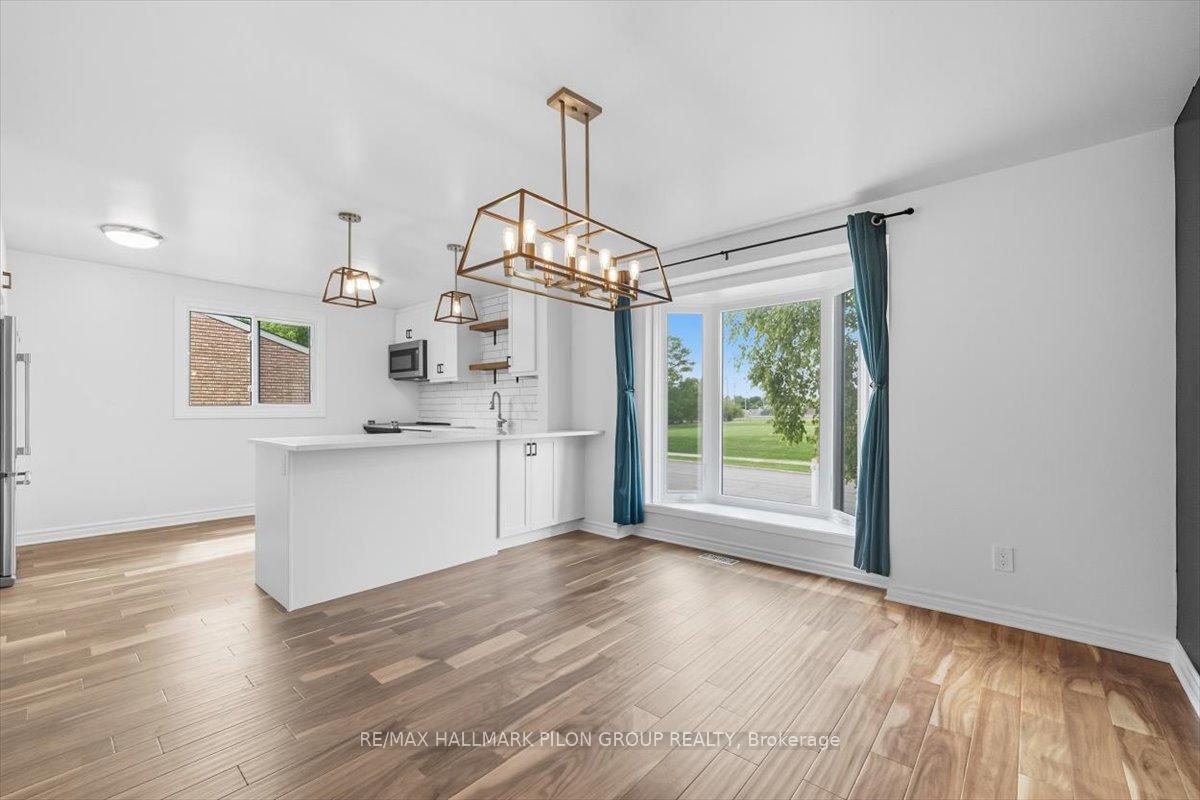 Photo 7 of 1577 Prestwick Drive, Ottawa, Bilberry Creek/Queenswood Heights — HOMEH