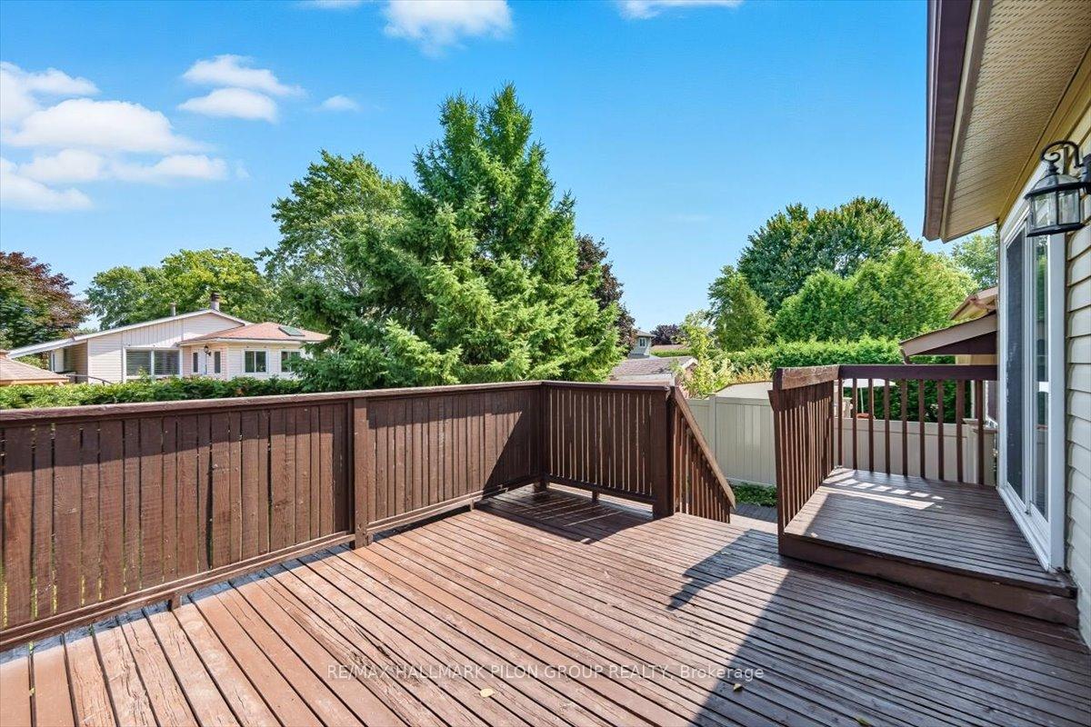 Photo 15 of 1577 Prestwick Drive, Ottawa, Bilberry Creek/Queenswood Heights — HOMEH