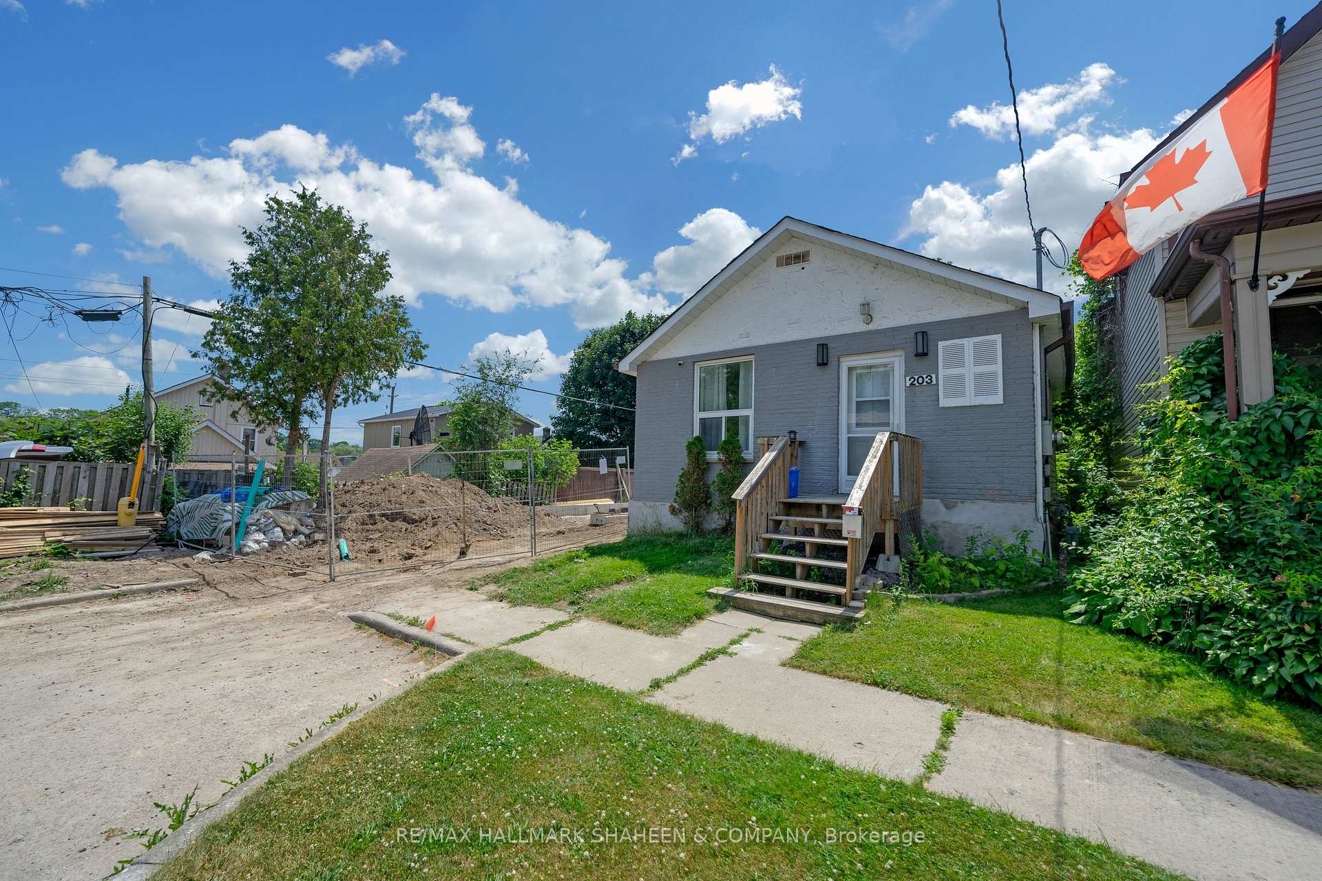 Front of 203 Quebec Street