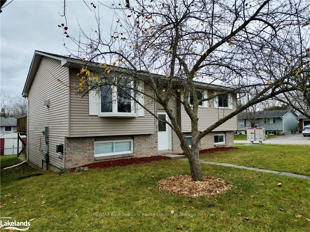 Photo 2 of 14 Korlea Crescent, Orillia — HOMEH