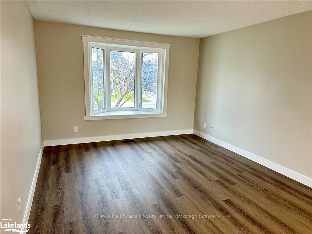 Photo 7 of 14 Korlea Crescent, Orillia — HOMEH