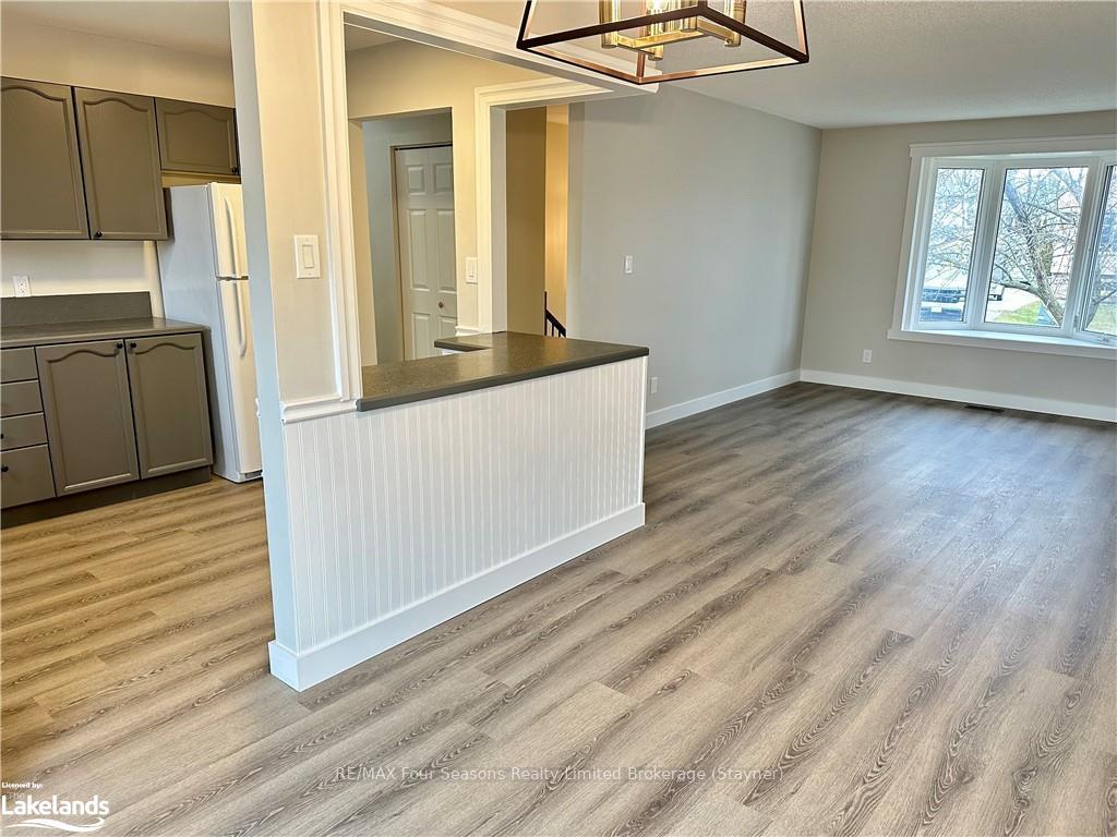 Photo 10 of 14 Korlea Crescent, Orillia — HOMEH